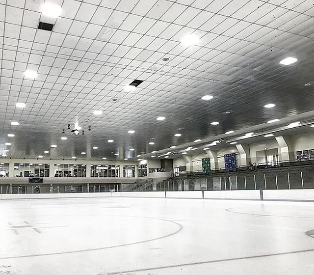 Our 40W Magic LED Panels lighting up an Ice Rink in Washington! They got JL, did you? 
#getjl #getjlnow #jllighting #led #ledlightting #commercialled #commerciallighting #lights #icerink #hockey #washington #ledlights #commerciallights #ice