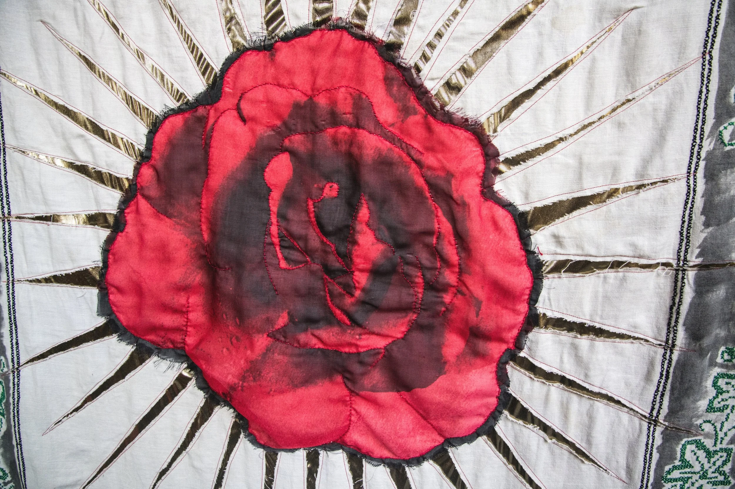 She, detail