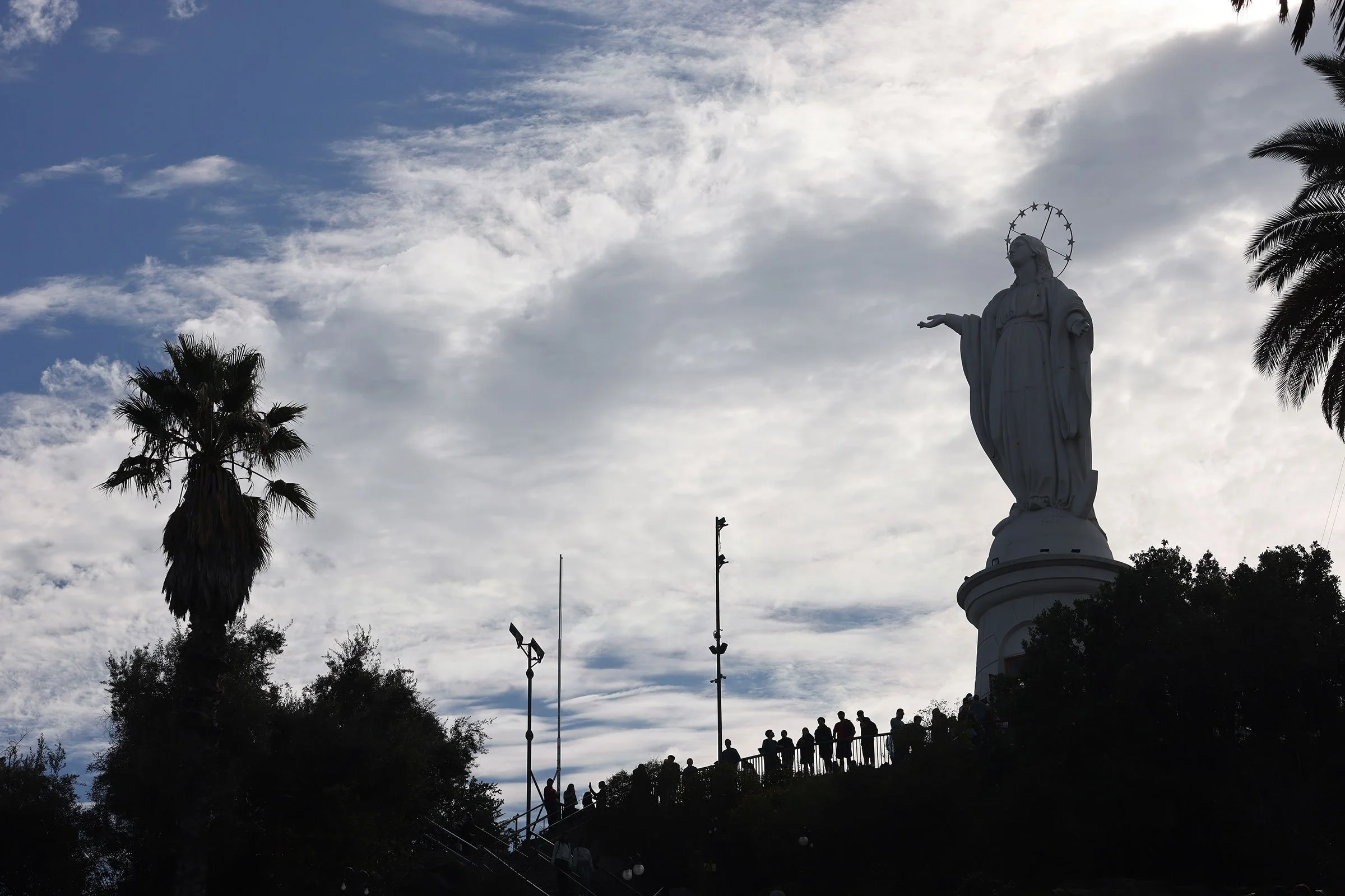 Staty av jungfru Maria på toppen av Cerro San Cristobal, Santiago de Chile