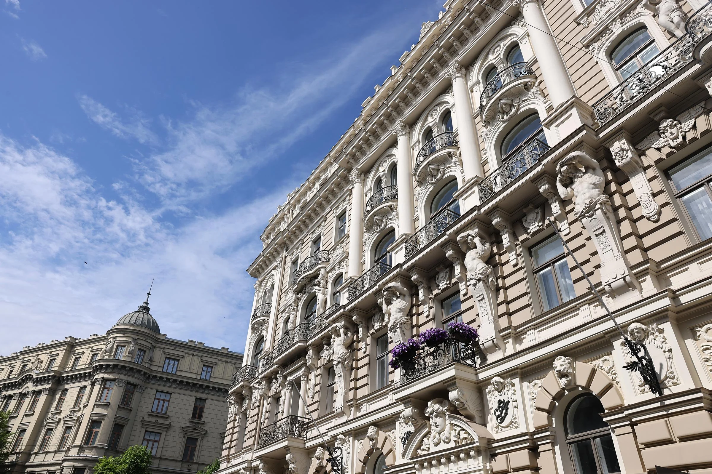 Rikt utsmyckat hus i jugendstil på Elizabetes iela 33 i Riga, Lettland