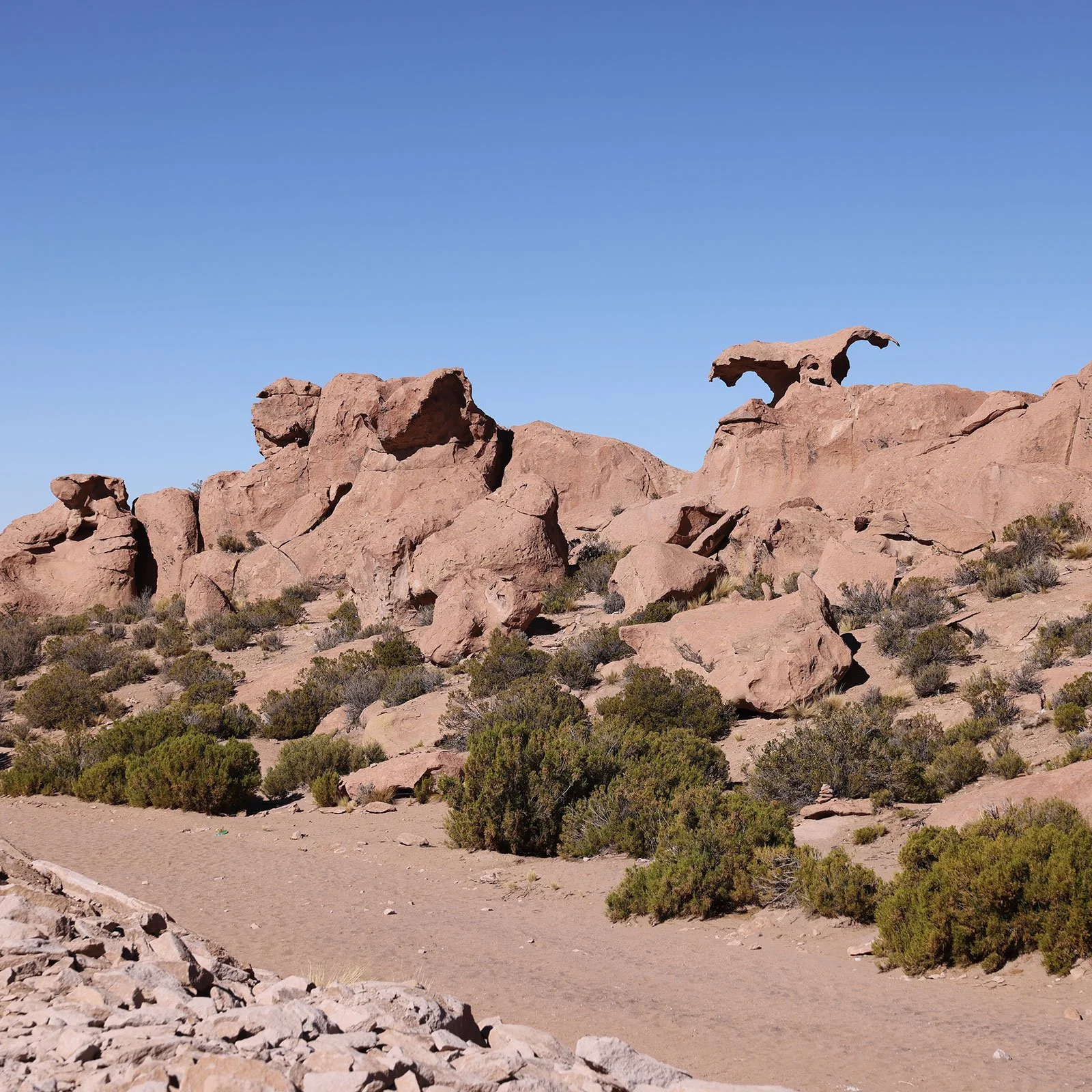Spännande stenformationer i bergen i södra Bolivia