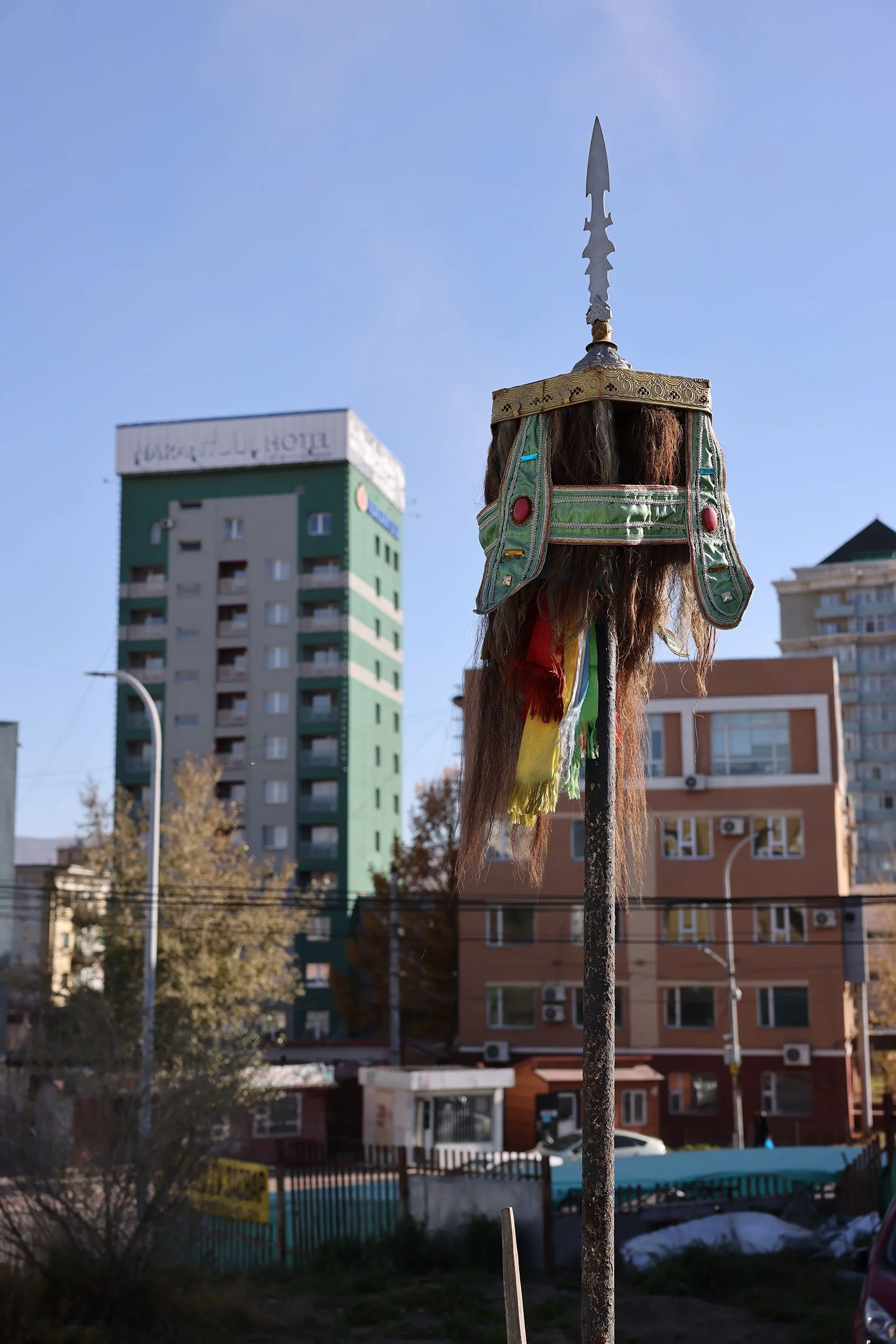 En sulde i form av hästhår på ett spjut i centrala Ulaanbaatar, Mongoliet