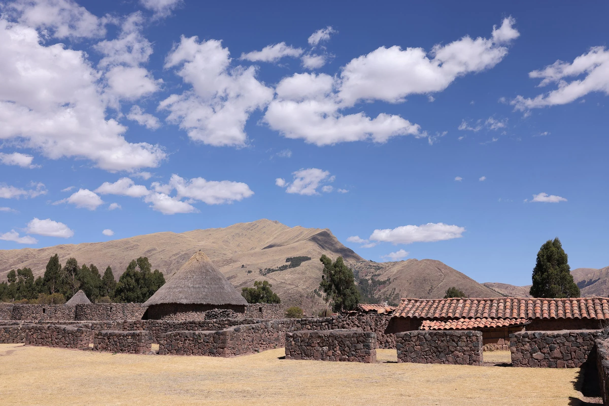 Några av ikaruinerna i Raqch’i, Peru