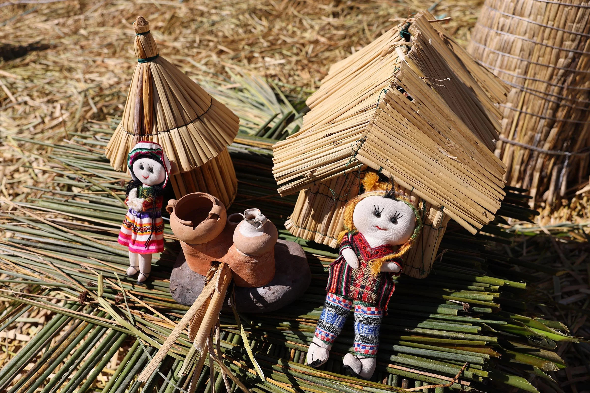 Miniatyr av en av Uros flytande vassöar i Titicacasjön, Peru