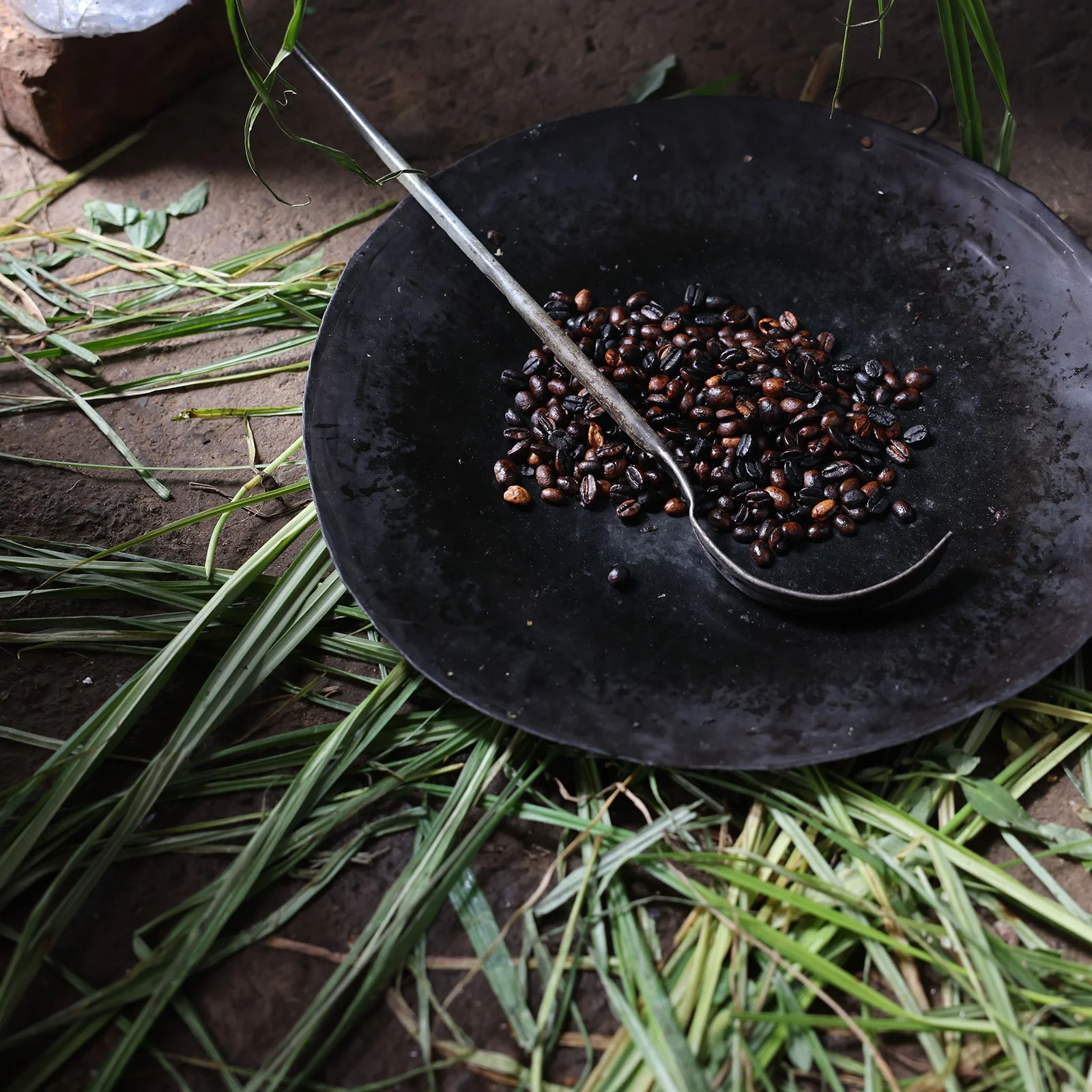 Kaffebönor hemma hos en familj i Etiopien