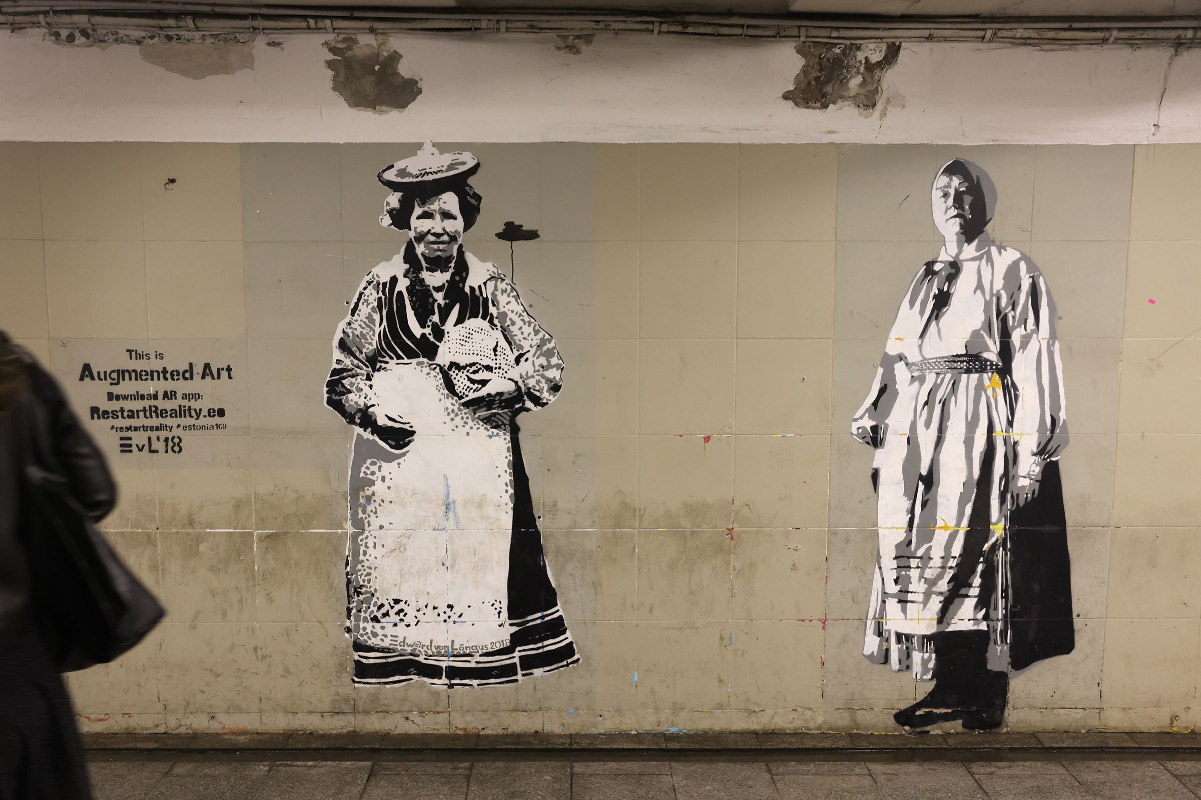 Gatukonst av den estniska konstnären Edward von Lõngus, "Estlands Banksy", i en gångtunnel i Riga