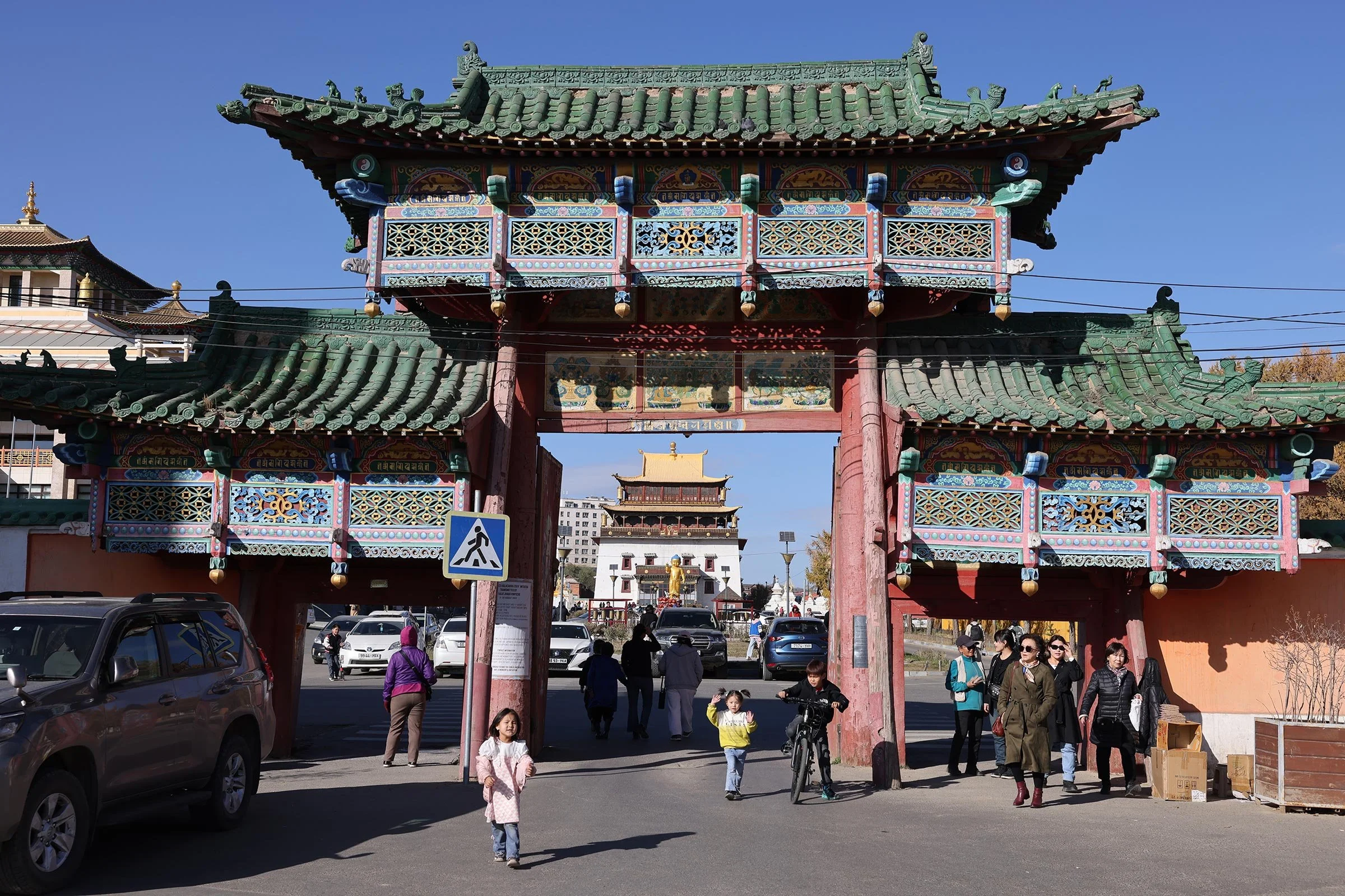 Entrén till Gandantegchinlen-klostret i Ulaanbaatar, Mongoliet