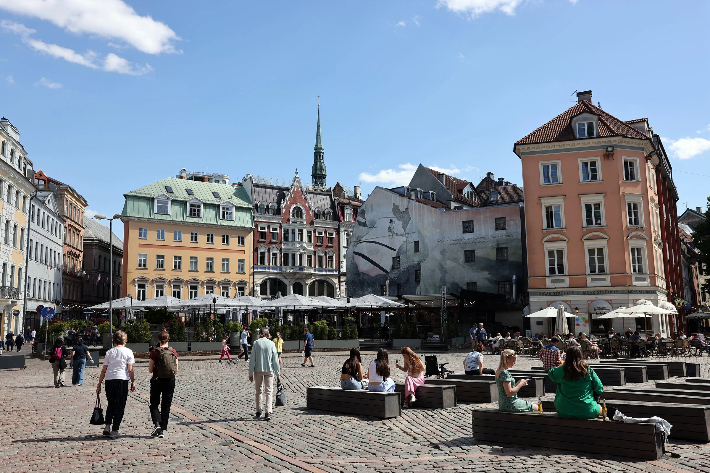 Domplatsen, Rigas största torg