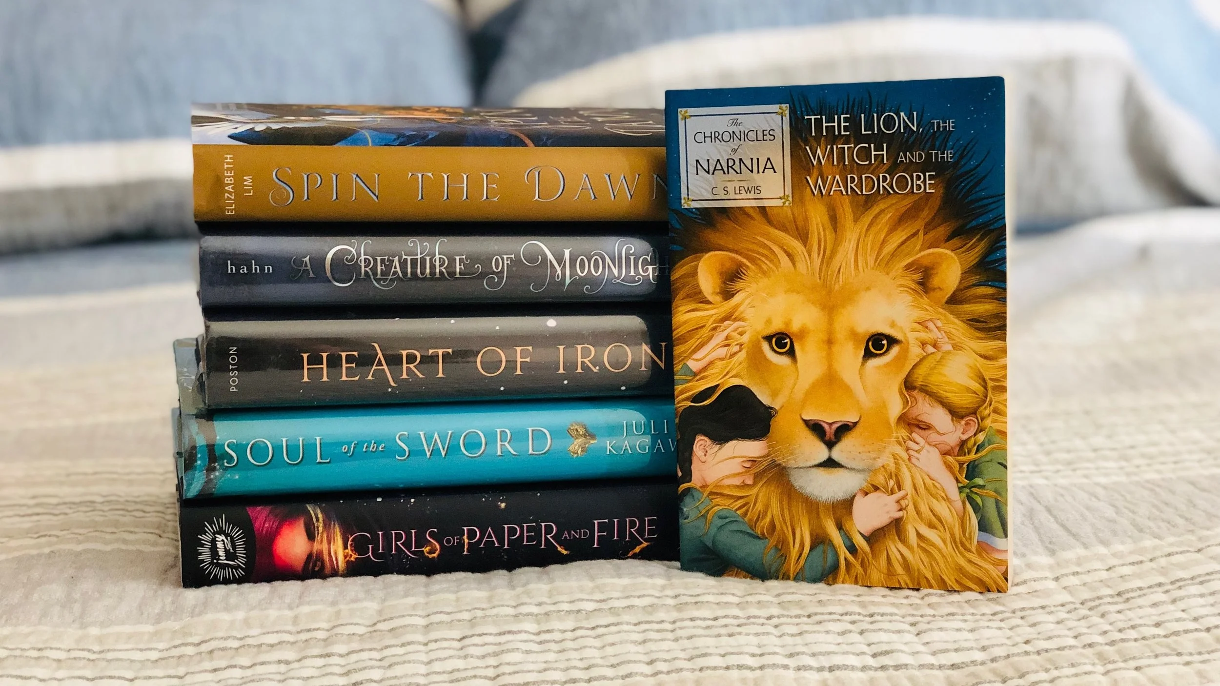Monthly reading wrap-up: Harry Potter and The Prisoner of Azkaban, The Order of the Phoenix, I’m Thinking of Ending Things, Last Train to London, We Hunt the Flame, Invisible Emmie, Positively Izzy, and Just Jaime