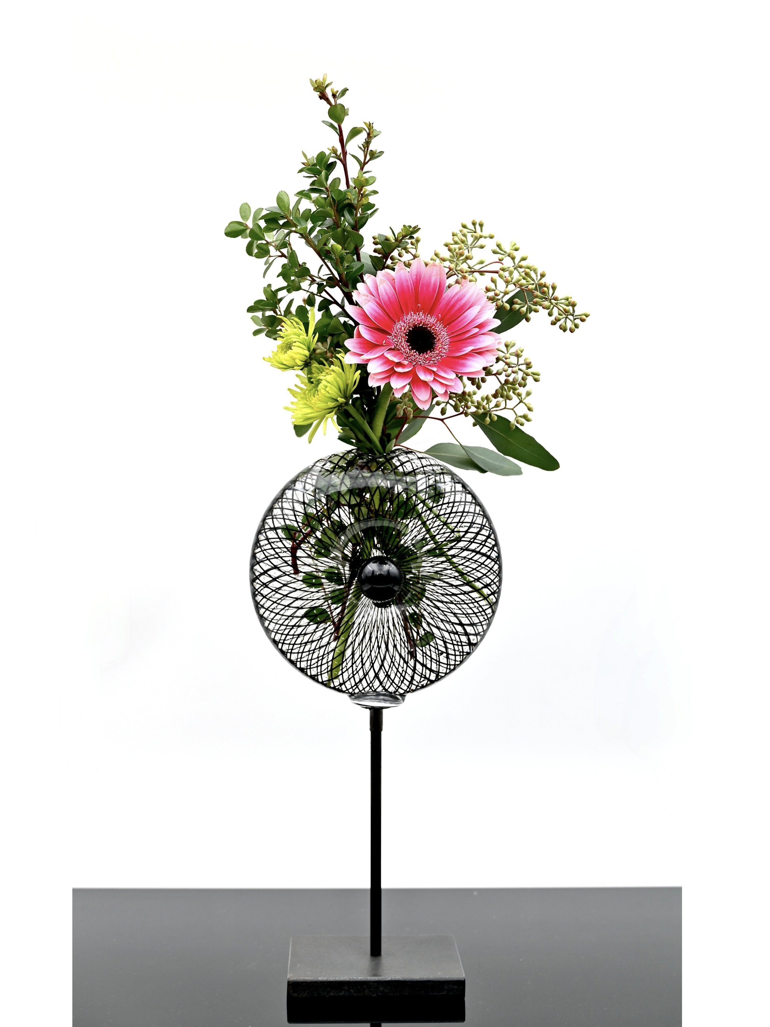 Reticello Vase on Stand