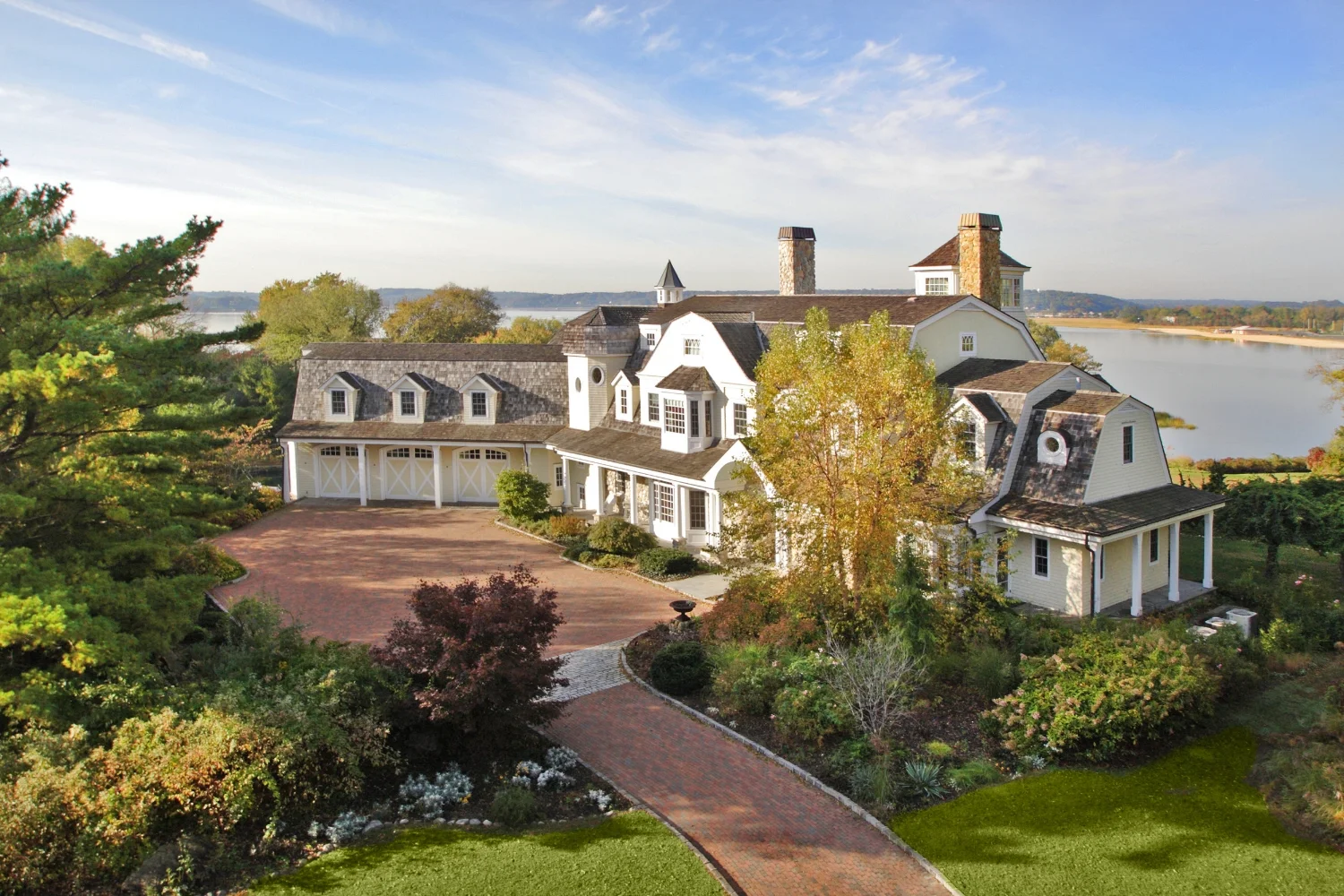 Center Island Residence