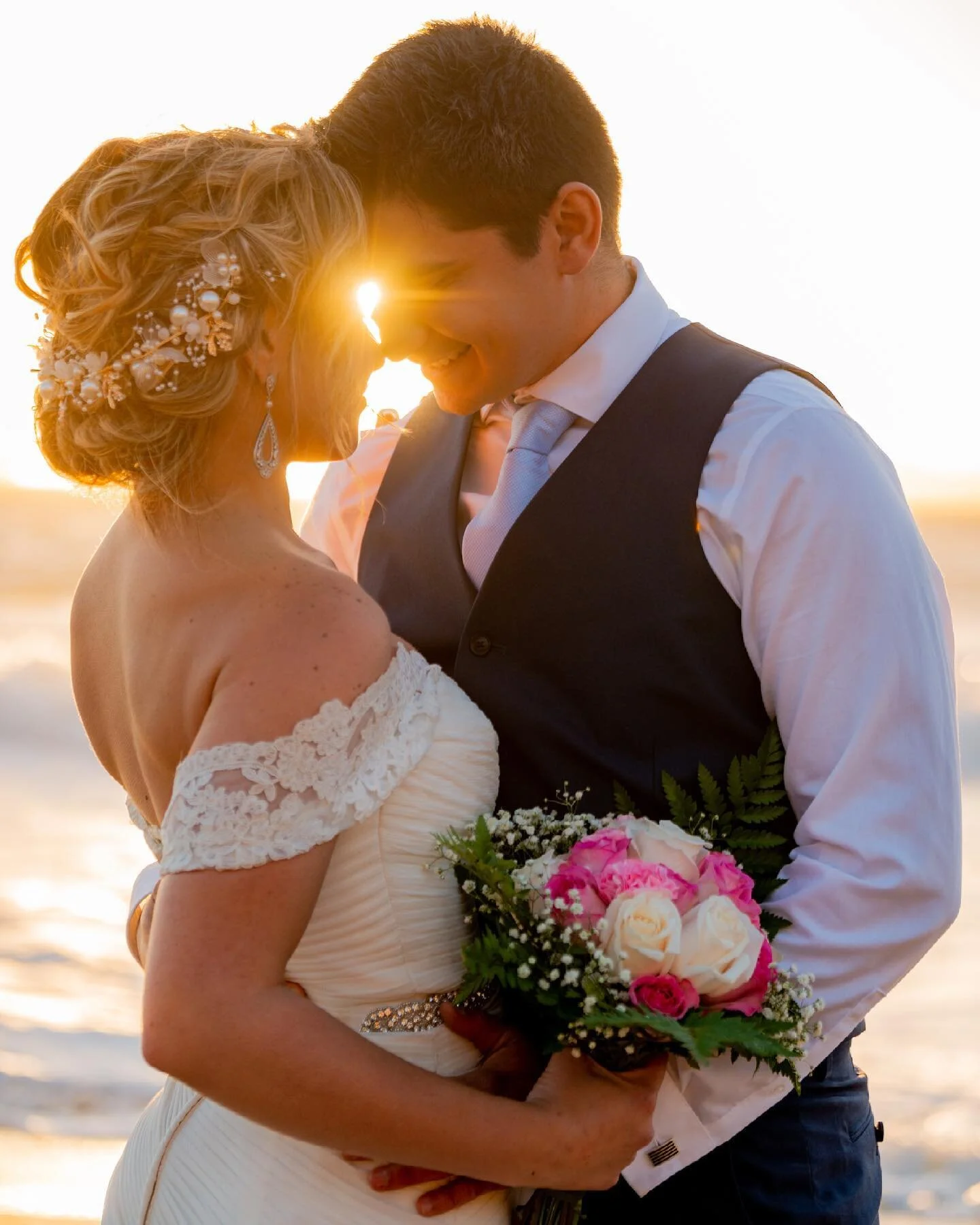 Delighted with this couple as they were so happy. It was a very pleasant afternoon with them and they were also presented with a beautiful sunset in San Francisco with a day that started with fog.
#goldenhourproject #sanfranciscophotographer #lifesty