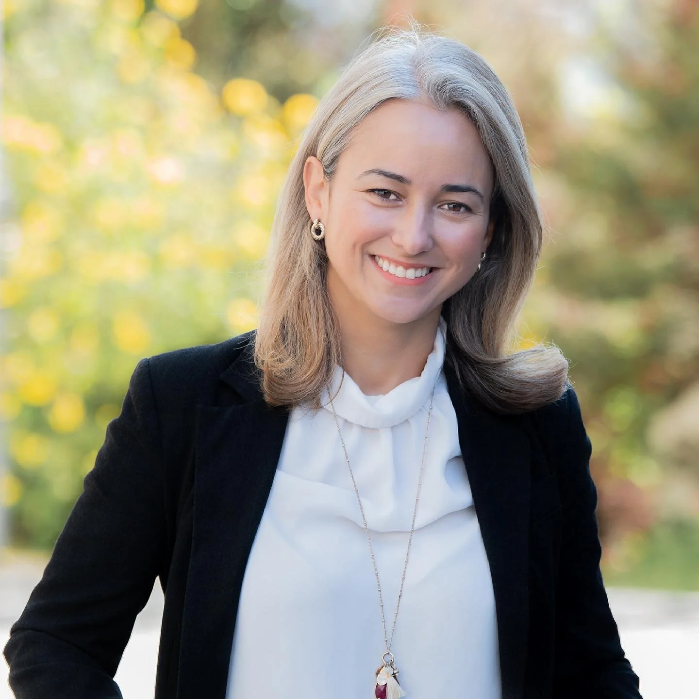 How can I not admire a woman who is a good friend, wife, mother and a  professional? That&rsquo;s who Ma&iacute;ra is.
| Modern Business Headshots |
|Natural morning light|
#sanfranciscophotographer #modernheadshots #lifestylebussinesportait #bayarea