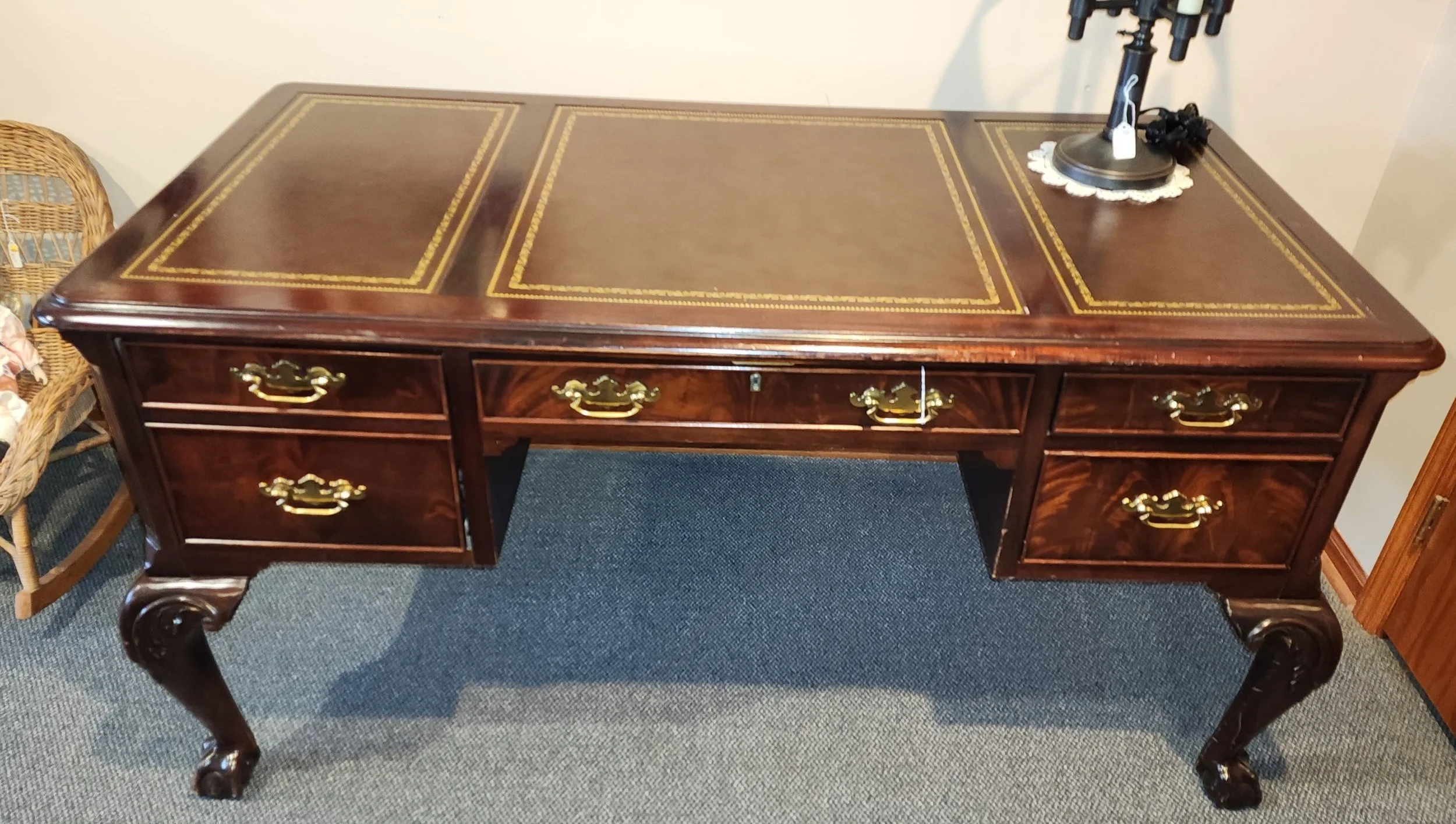 Hekman Mahogany Executive Desk; Chippendale Claw; Leather Top 