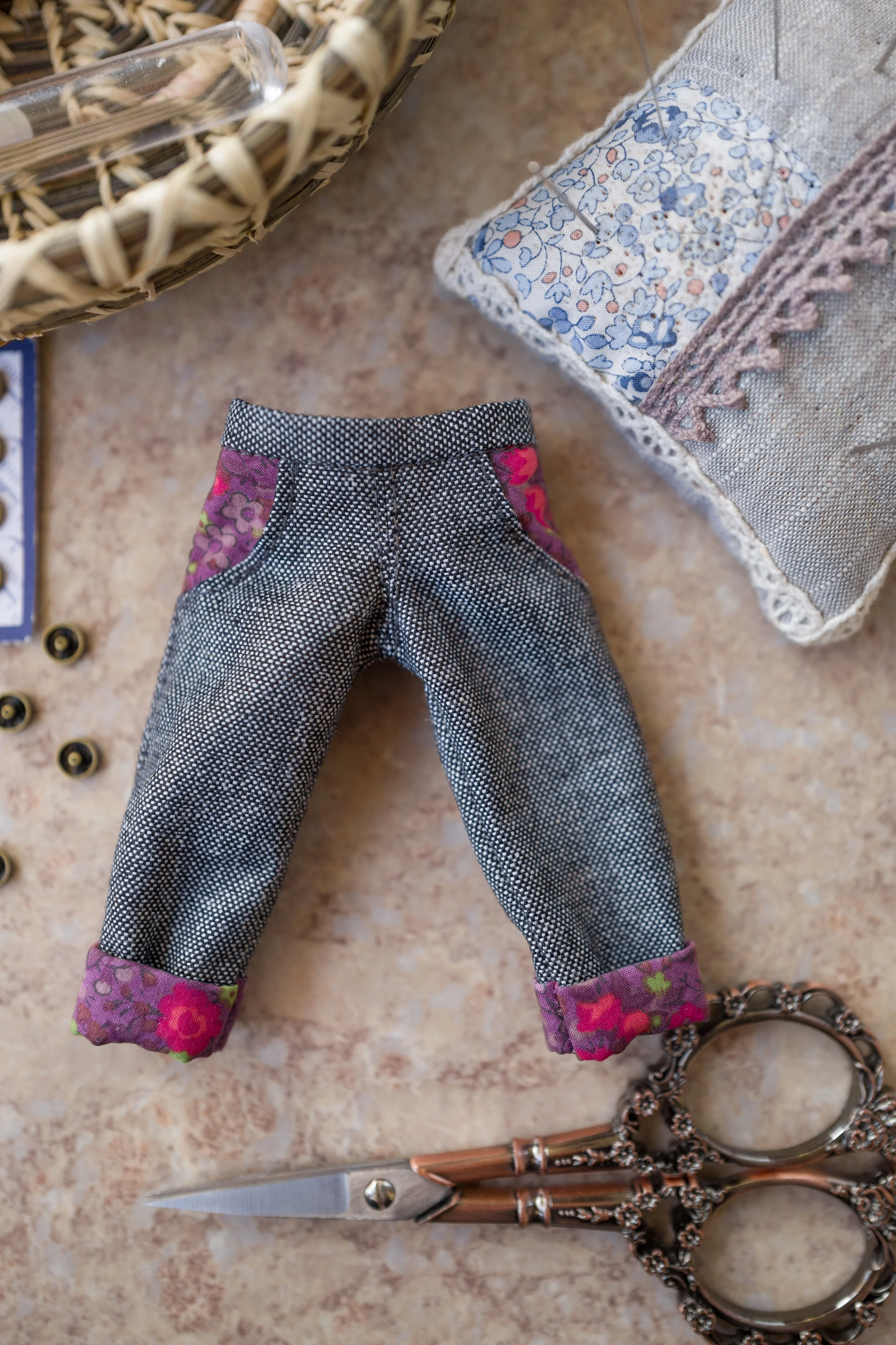 BLYTHE Cropped Pants- Dark Grey