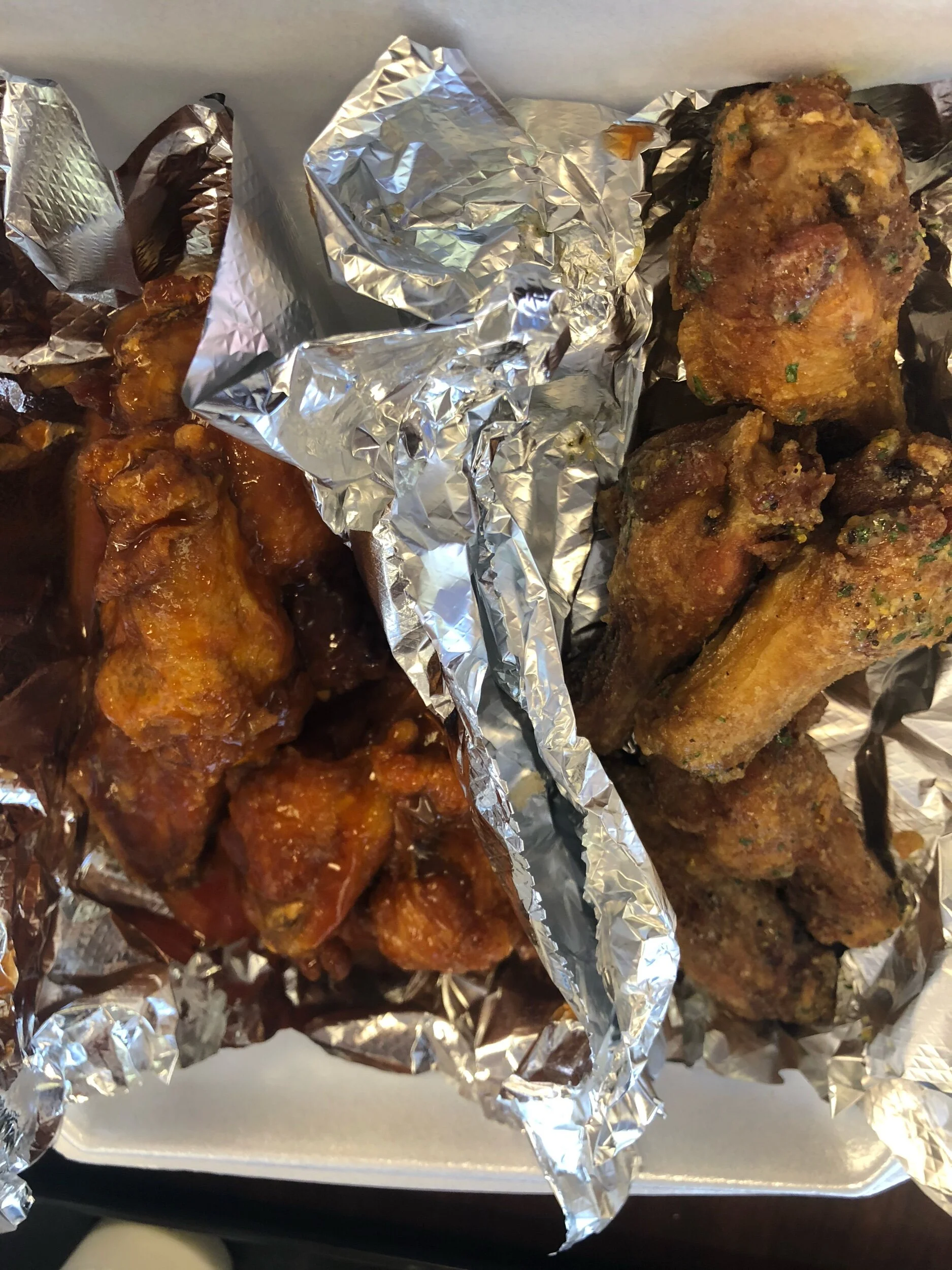 Wings on THA run, Little Rock, AR. Ranch Lemon Pepper and Pineapple Spicy. 10/10. Perfection.