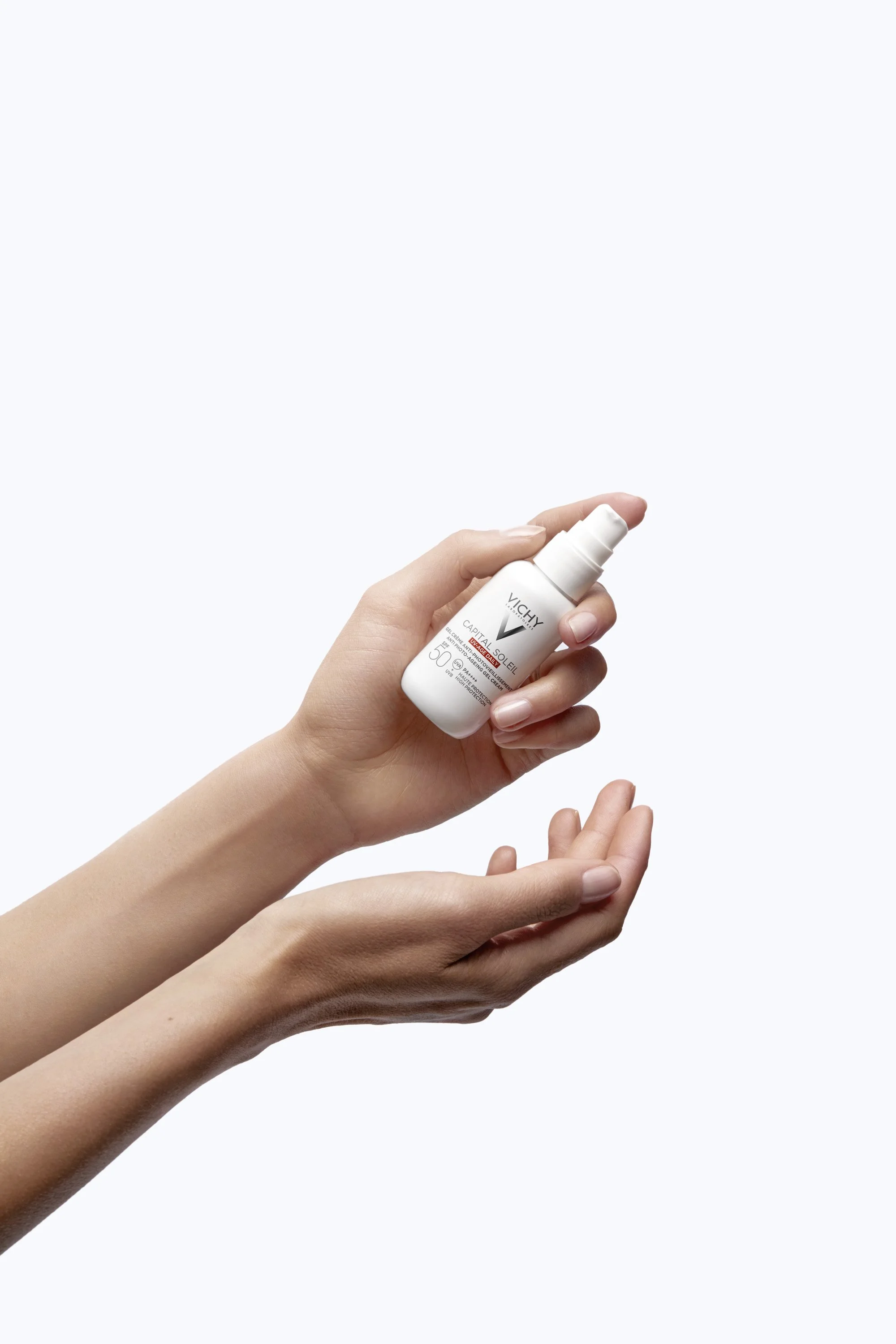 Vichy-CapitalSoleil-UVAge-China_Hand_UVAgeChine031_03.jpg