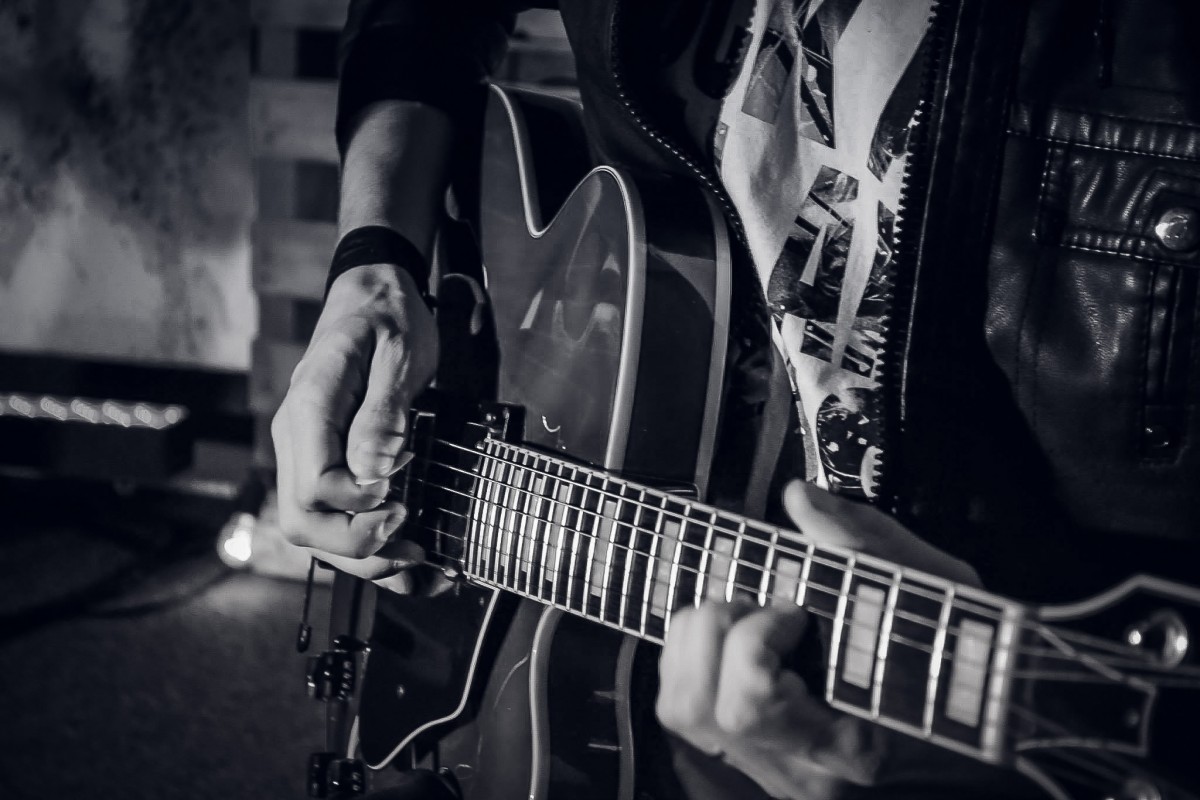 guitar_music_sound_show_band_instrument_light_stage-700474.jpeg
