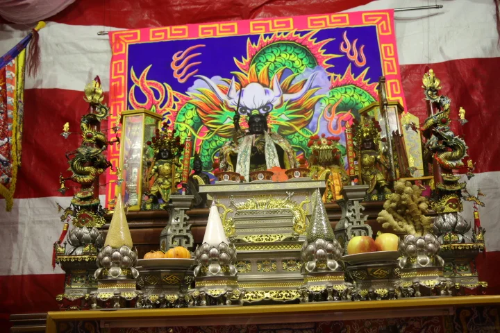 和美法玄宮接駕溪湖敬保壇。紅壇活動舞台