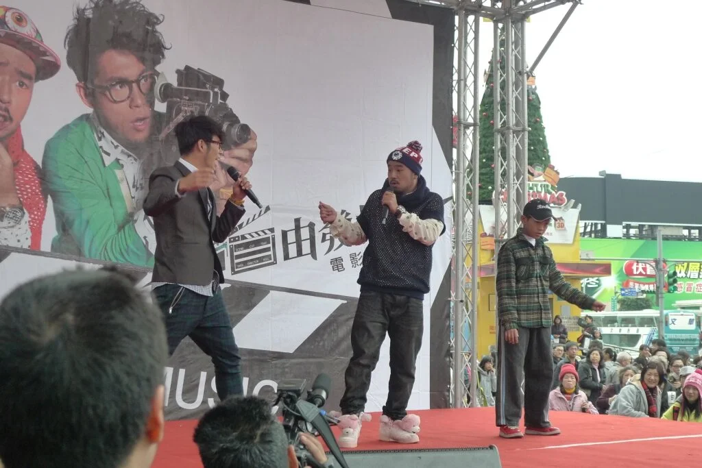 1001217自由發揮台北數位城簽唱會 (8).JPG