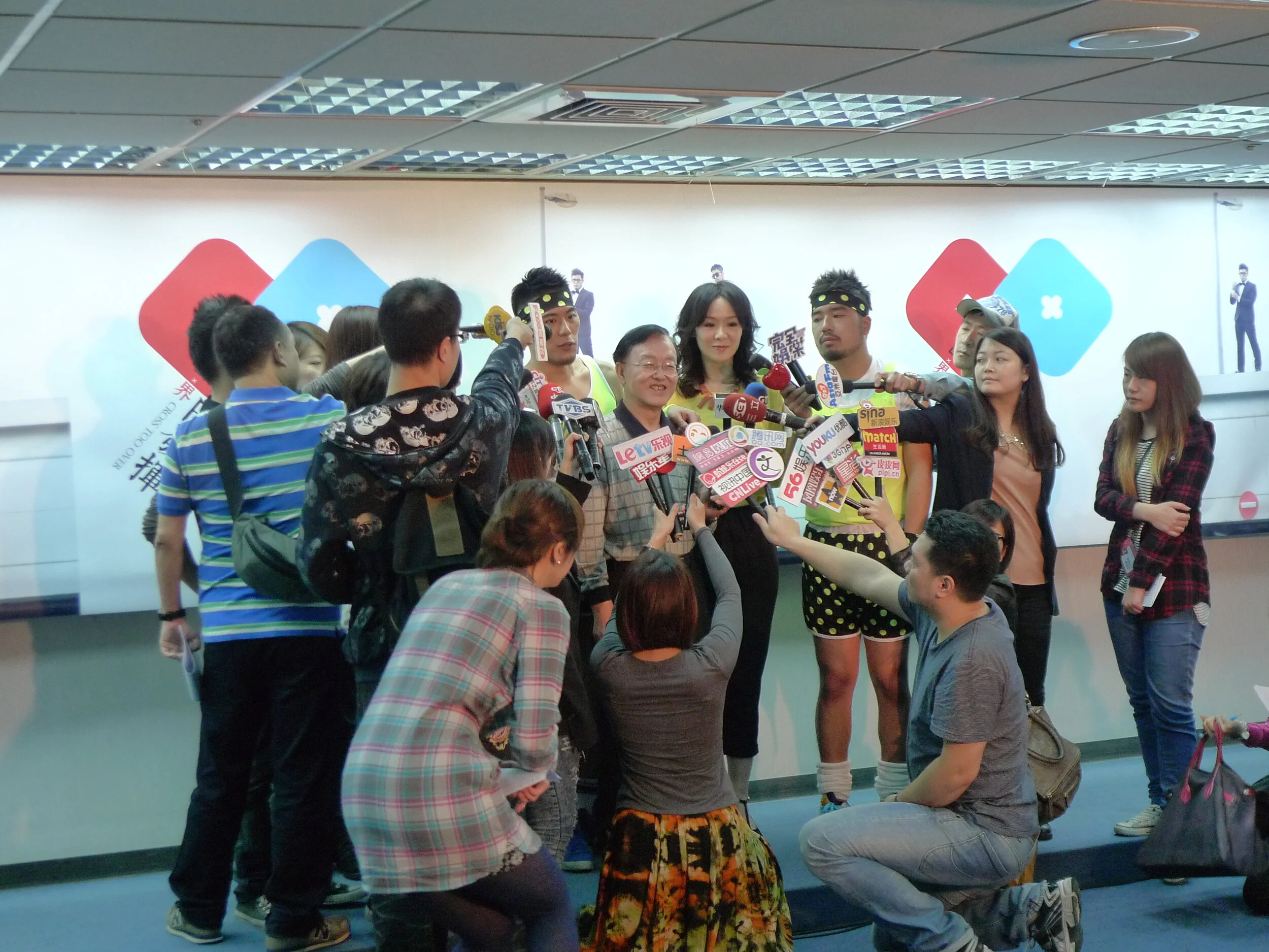 1020313自由發揮徐薇英文發片記者會 (9).JPG