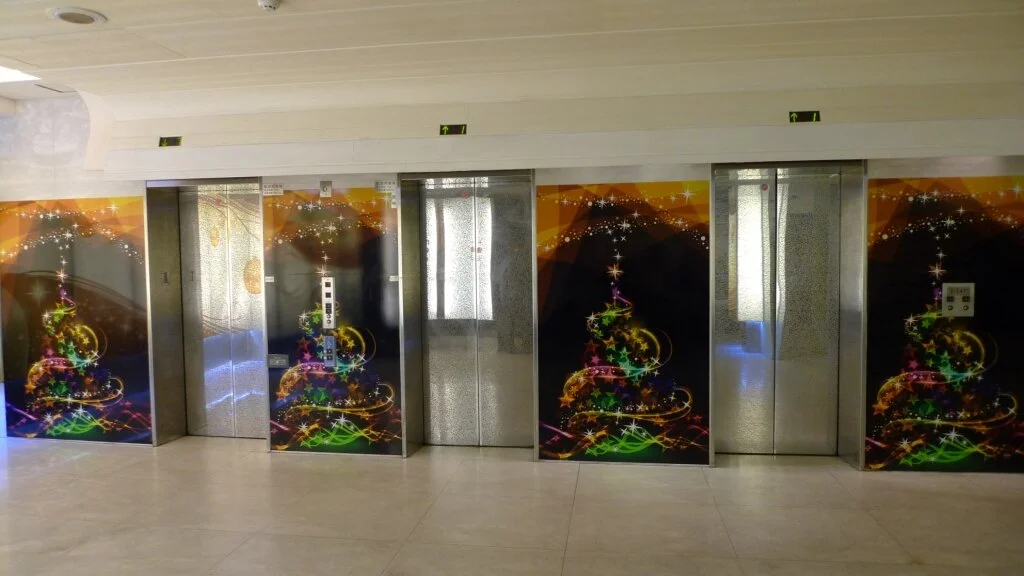 991216統領百貨1樓佈置 (1).JPG