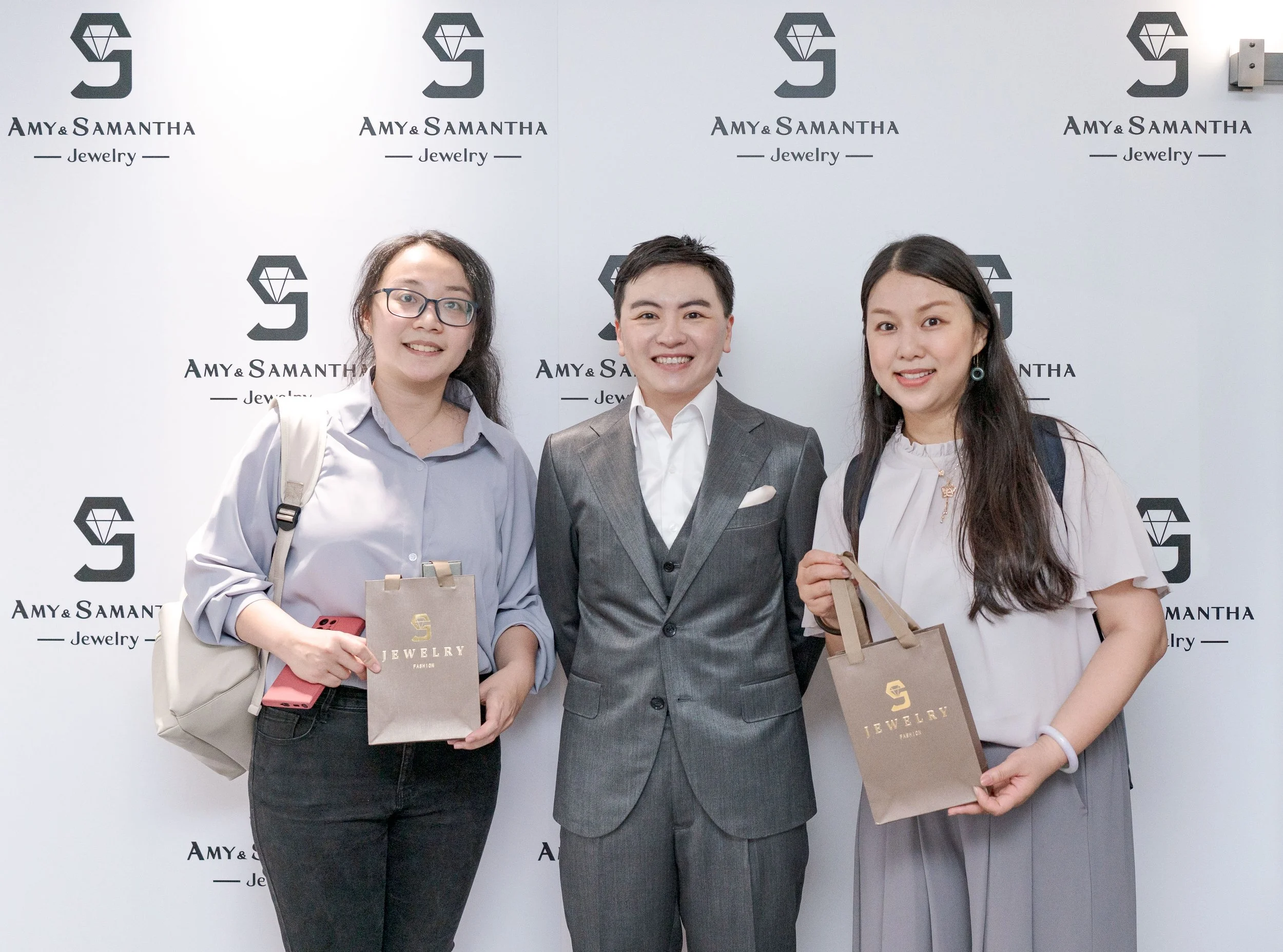 20240326 AMY & SAMANTHA珠寶店開幕活動＿背板照＿3.jpg