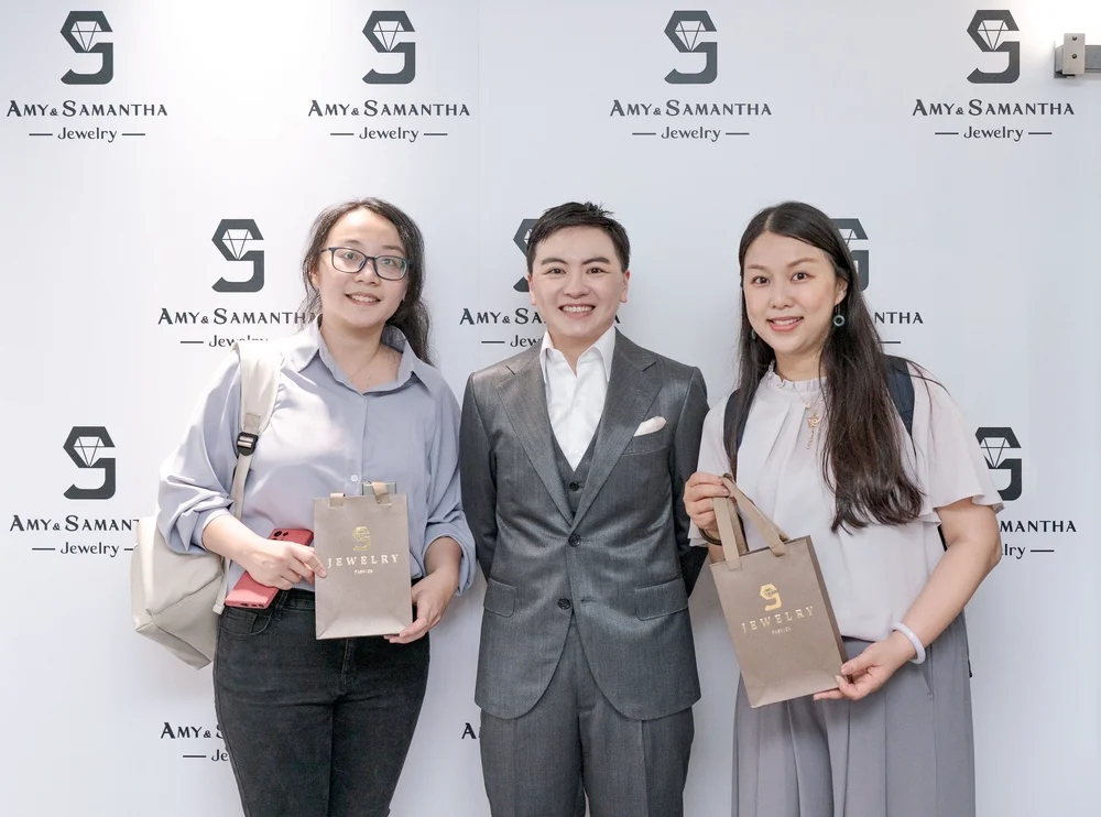 20240326 AMY & SAMANTHA珠寶店開幕活動＿背板照＿3.jpg