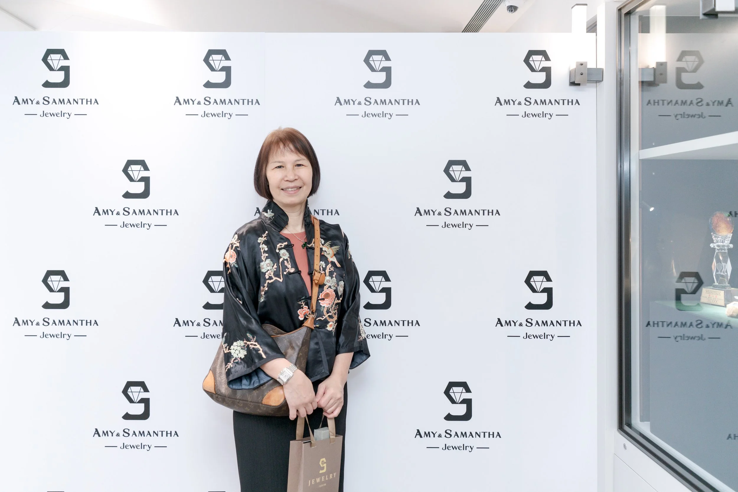 20240326 AMY & SAMANTHA珠寶店開幕活動＿背板照＿12.jpg