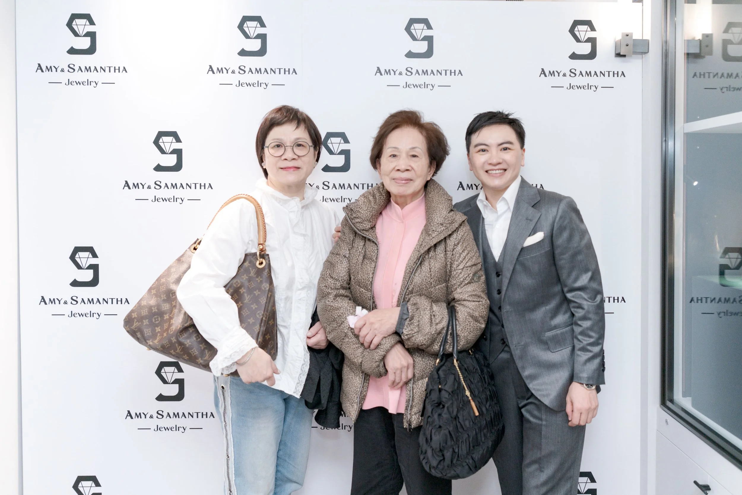 20240326 AMY & SAMANTHA珠寶店開幕活動＿背板照＿14.jpg