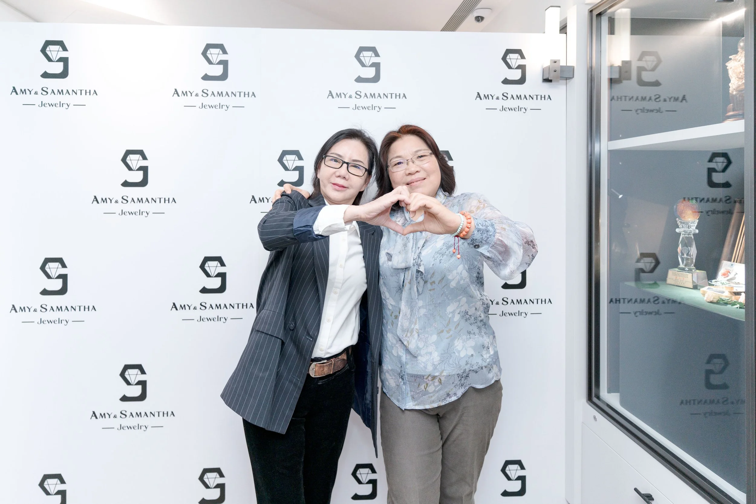 20240326 AMY & SAMANTHA珠寶店開幕活動＿背板照＿21.jpg