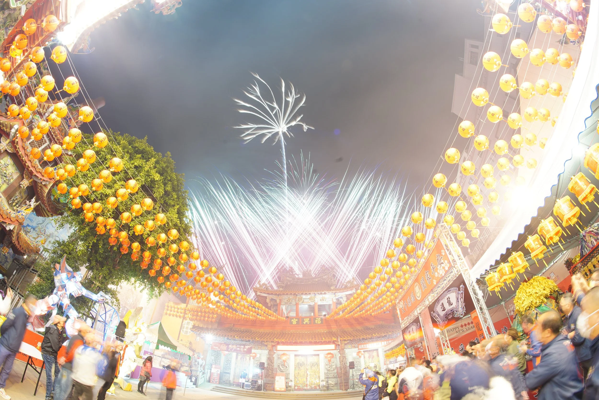 20220131嘉慶君遊臺灣-西螺福興宮太平媽除夕萬人開廟門活動參拜宣傳_煙火31.JPG