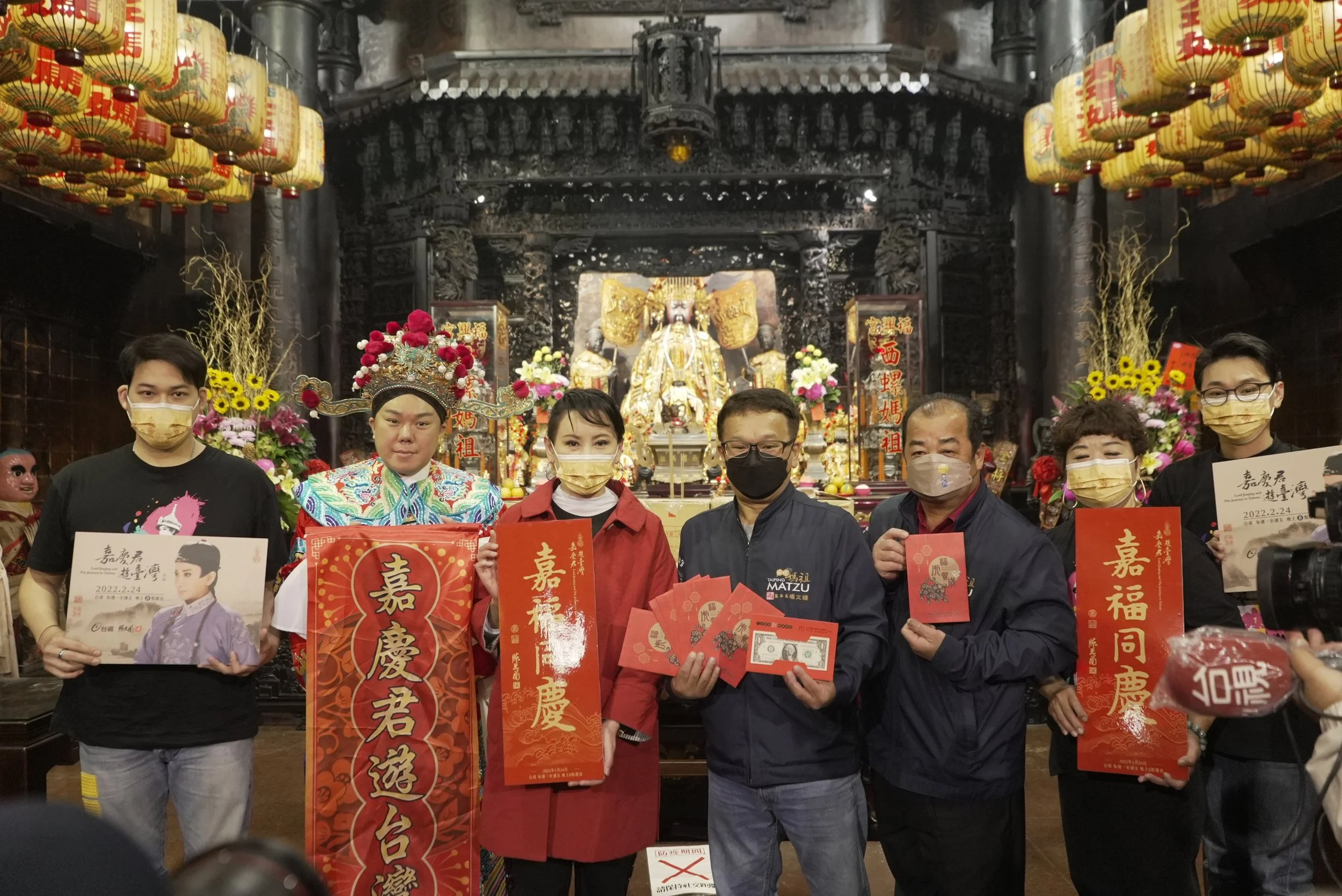 20220131嘉慶君遊臺灣-西螺福興宮太平媽除夕萬人開廟門活動參拜宣傳_廟內參拜1.JPG