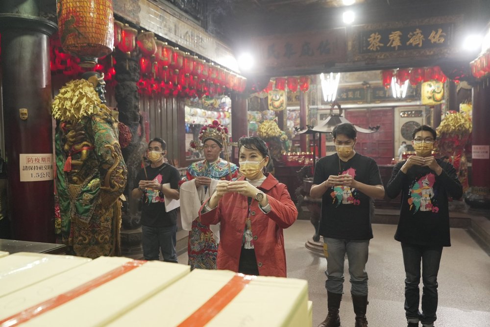 20220131嘉慶君遊臺灣-西螺福興宮太平媽除夕萬人開廟門活動參拜宣傳_廟內參拜16.JPG