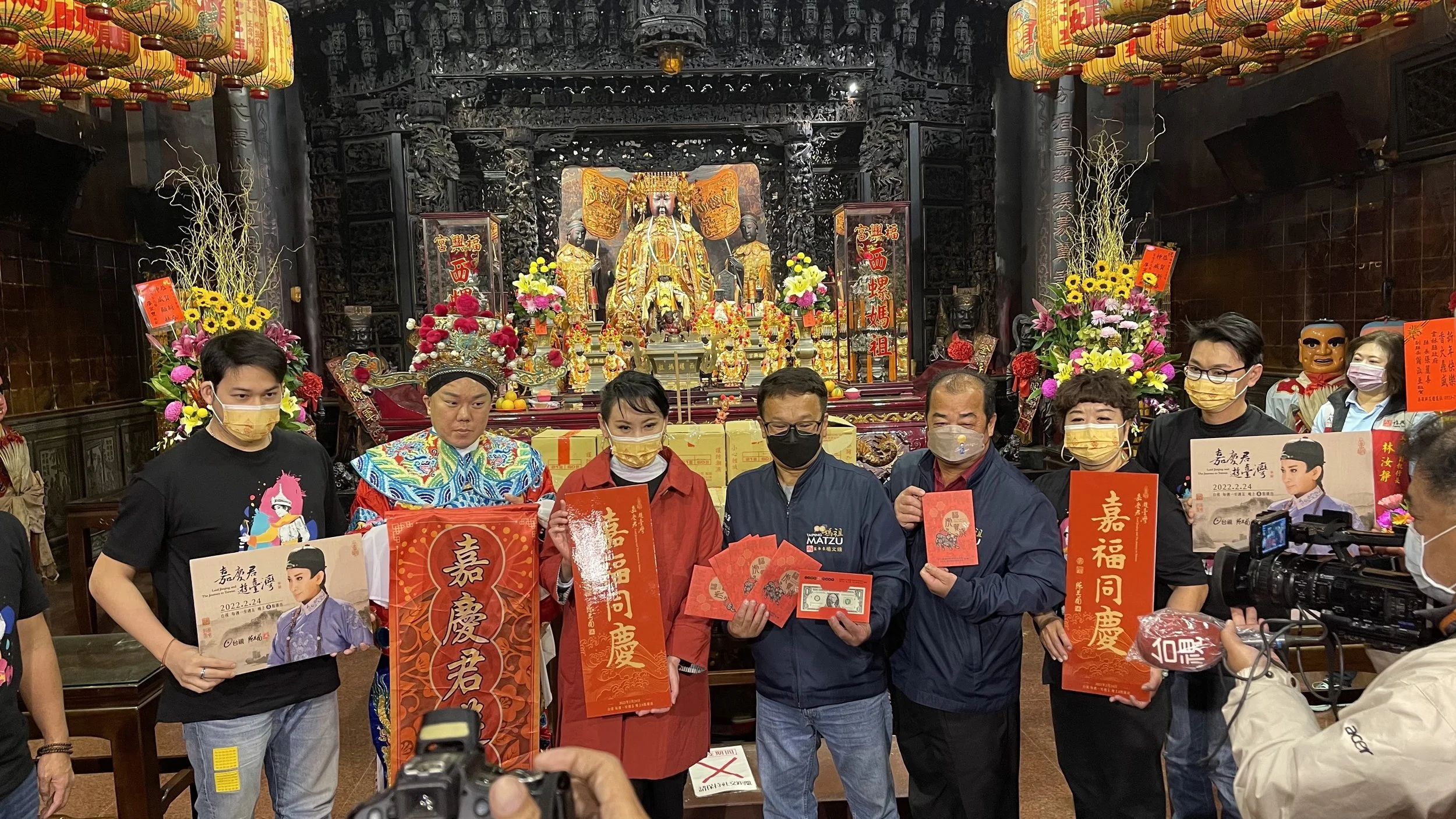 20220131嘉慶君遊臺灣-西螺福興宮太平媽除夕萬人開廟門活動參拜宣傳_廟內參拜26.jpg