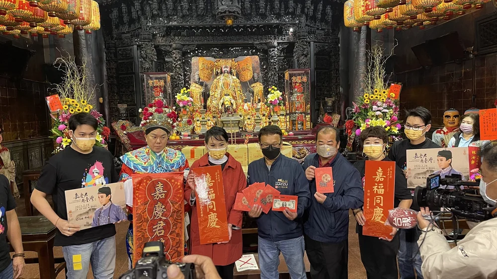 20220131嘉慶君遊臺灣-西螺福興宮太平媽除夕萬人開廟門活動參拜宣傳_廟內參拜26.jpg