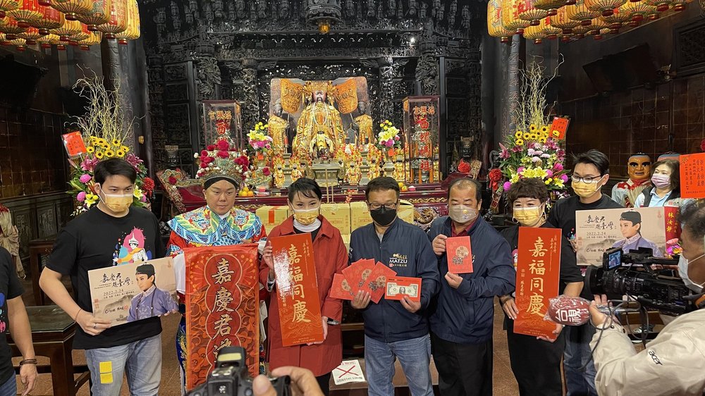 20220131嘉慶君遊臺灣-西螺福興宮太平媽除夕萬人開廟門活動參拜宣傳_廟內參拜37.jpg