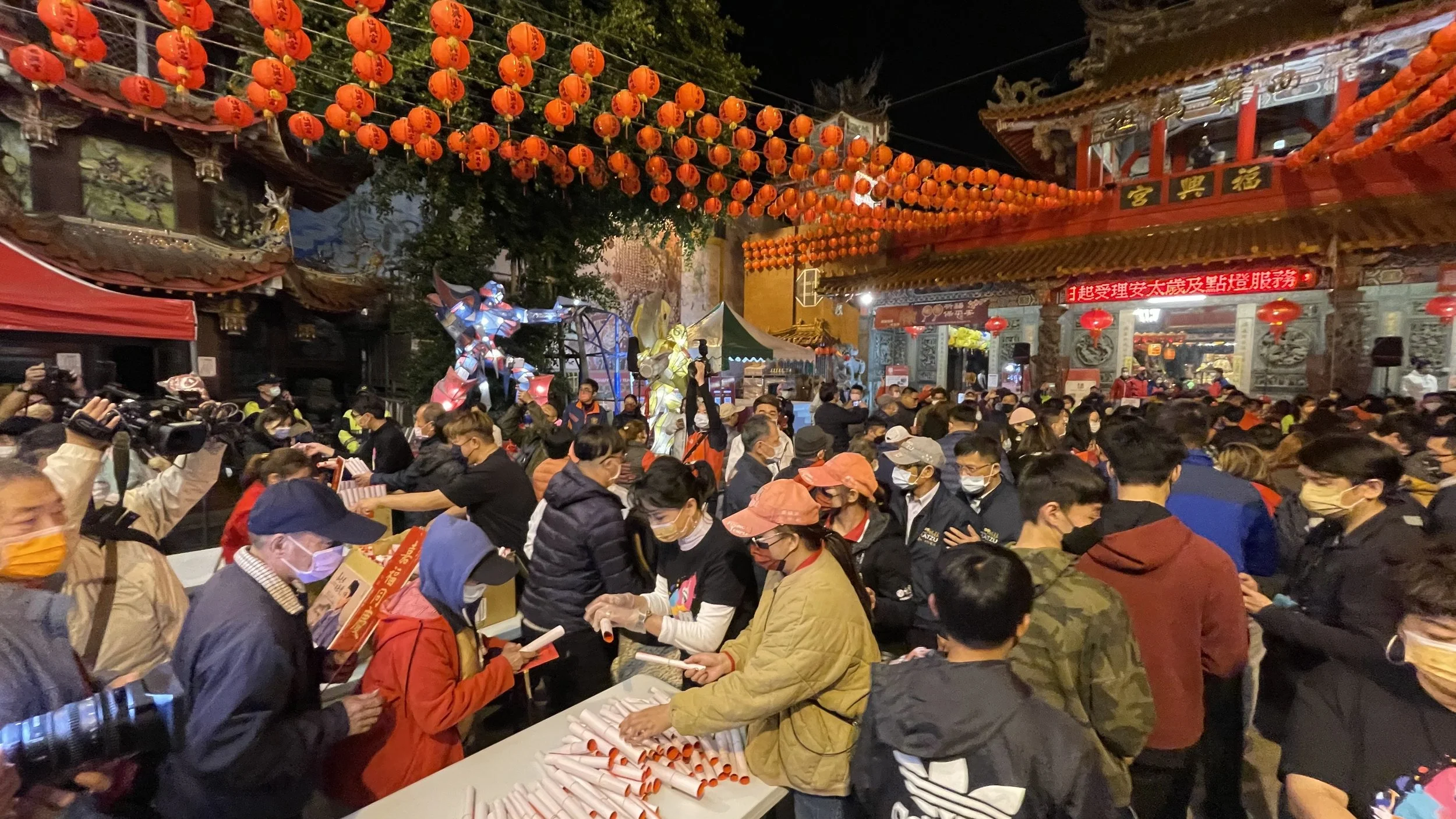 20220131嘉慶君遊臺灣-西螺福興宮太平媽除夕萬人開廟門活動參拜宣傳_廟埕廣場207.jpg