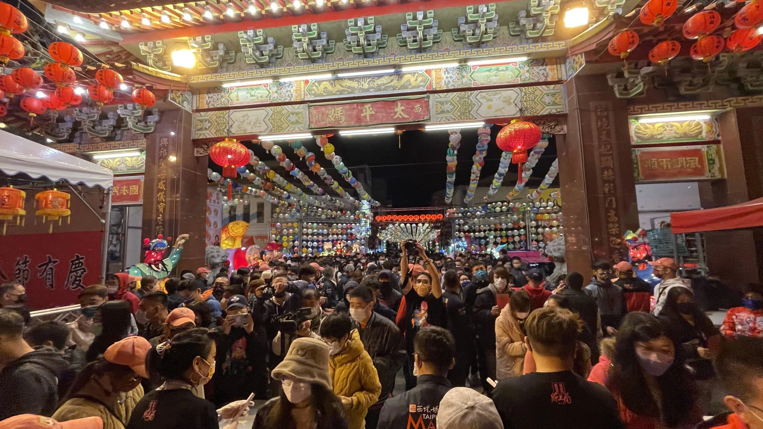 20220131嘉慶君遊臺灣-西螺福興宮太平媽除夕萬人開廟門活動參拜宣傳_廟埕廣場217.jpg