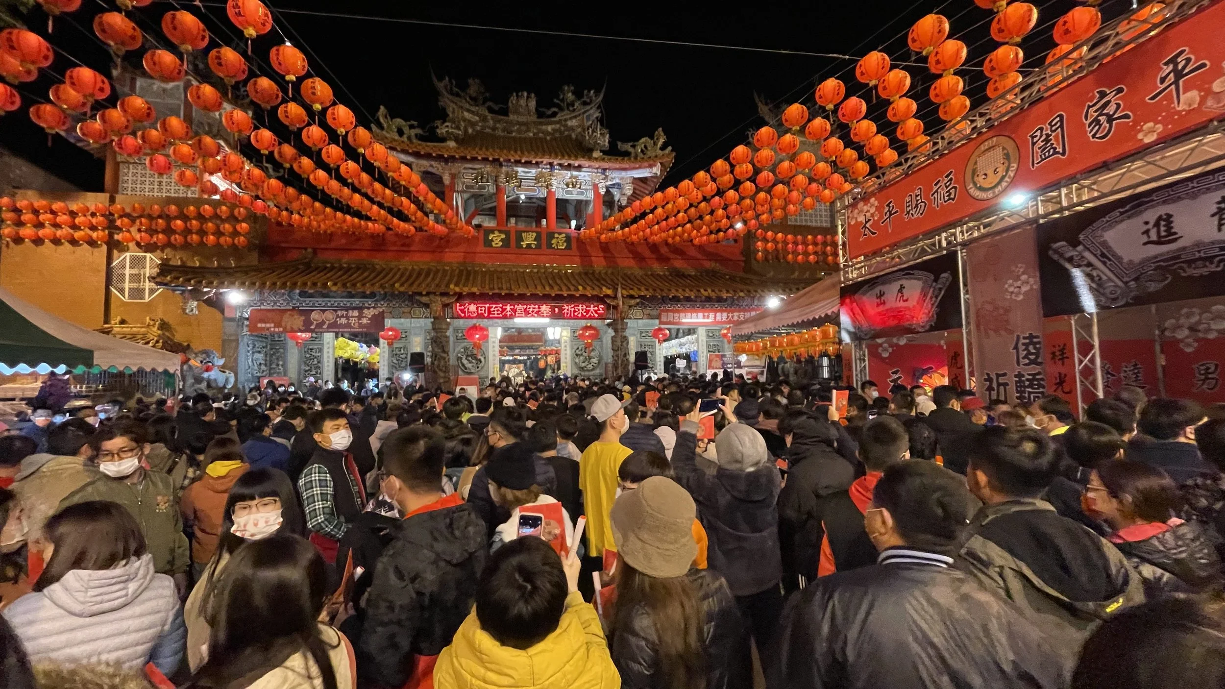 20220131嘉慶君遊臺灣-西螺福興宮太平媽除夕萬人開廟門活動參拜宣傳_廟埕廣場222.jpg