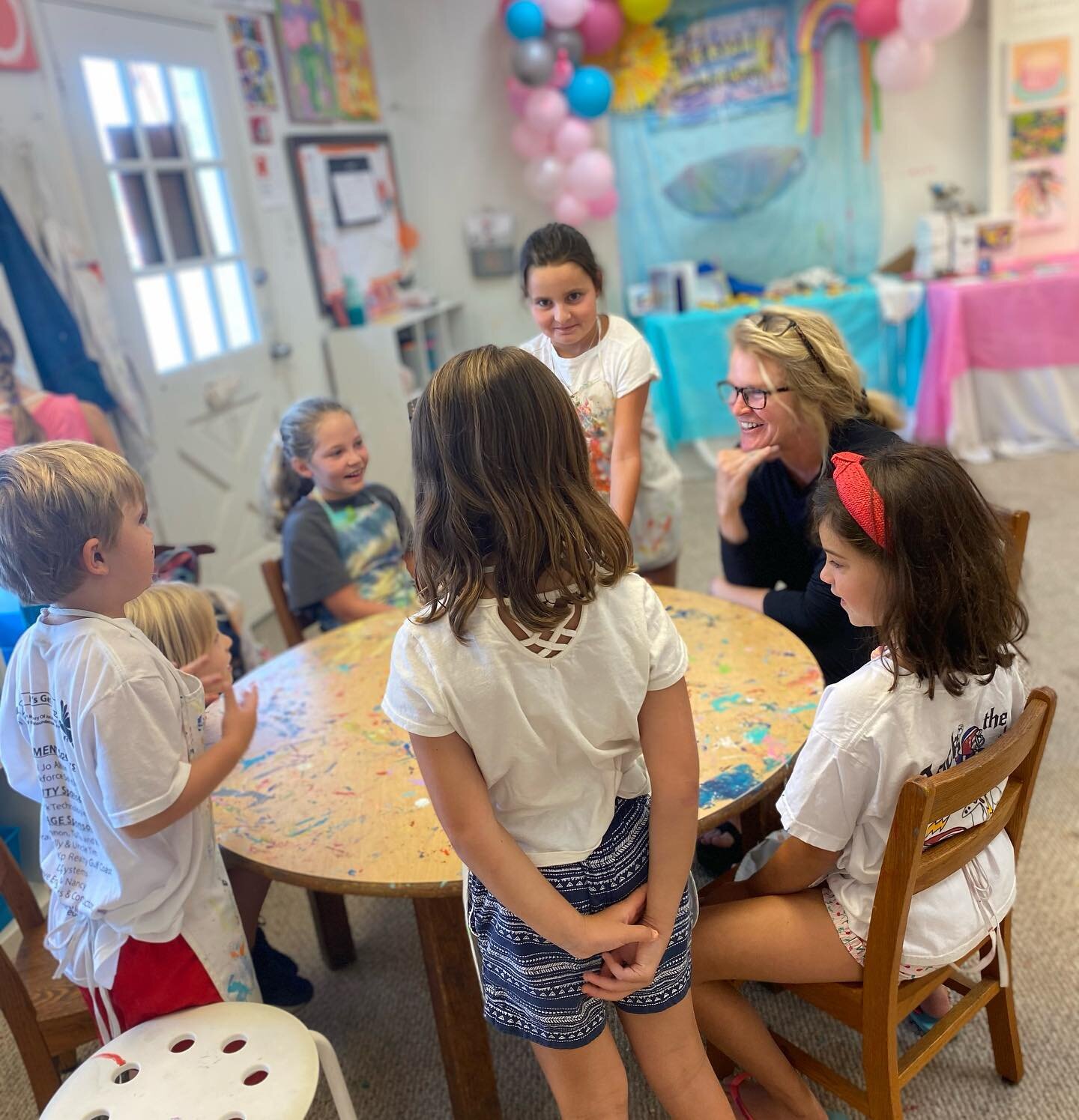 🟠🟧🧡A picture is worth a thousand words! In adoration of each other, young and old! @ashleyoc1966 #kidsart #kidsstudio #mobilealabama