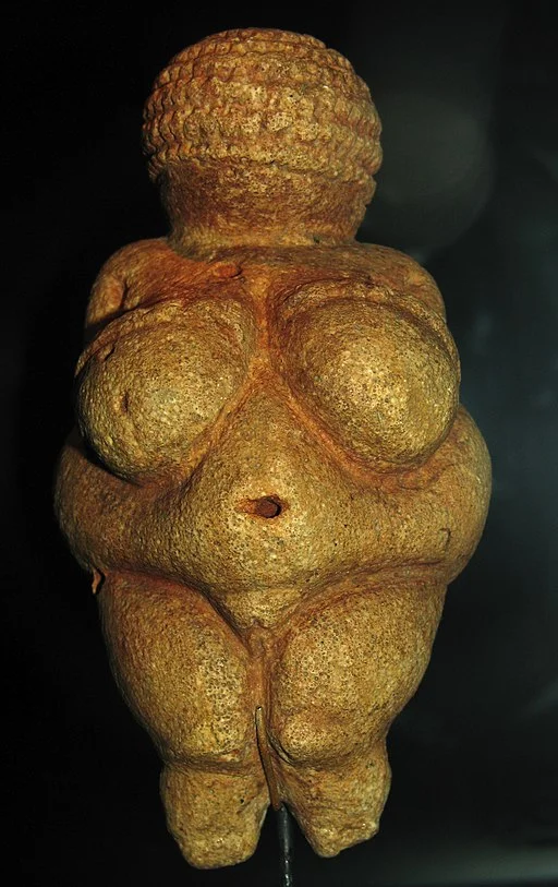 Episode 37 - Lady Statues and Prehistoric Matriarchy 