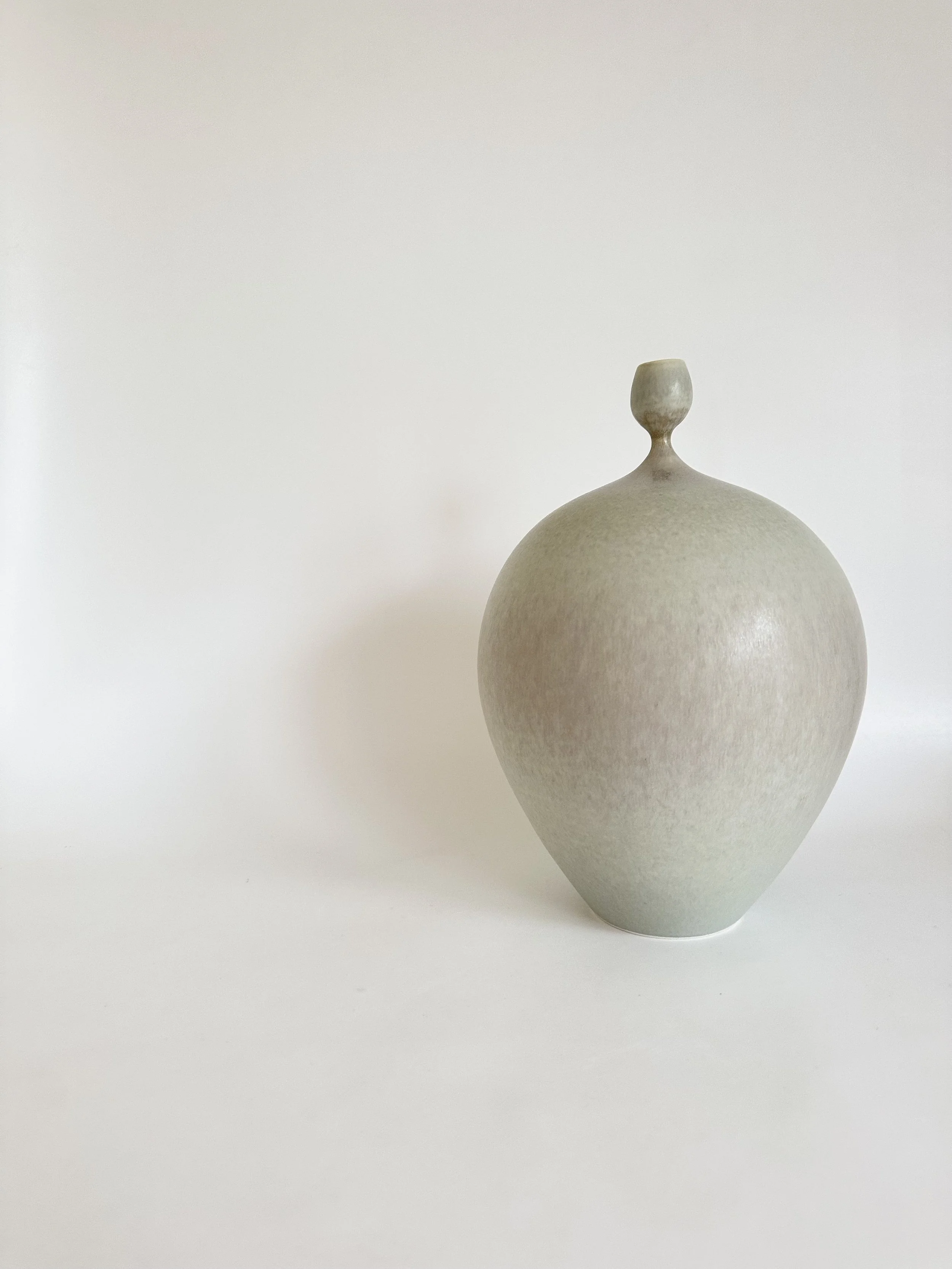 small acorn pod (bud neck) eggshell blue/grey