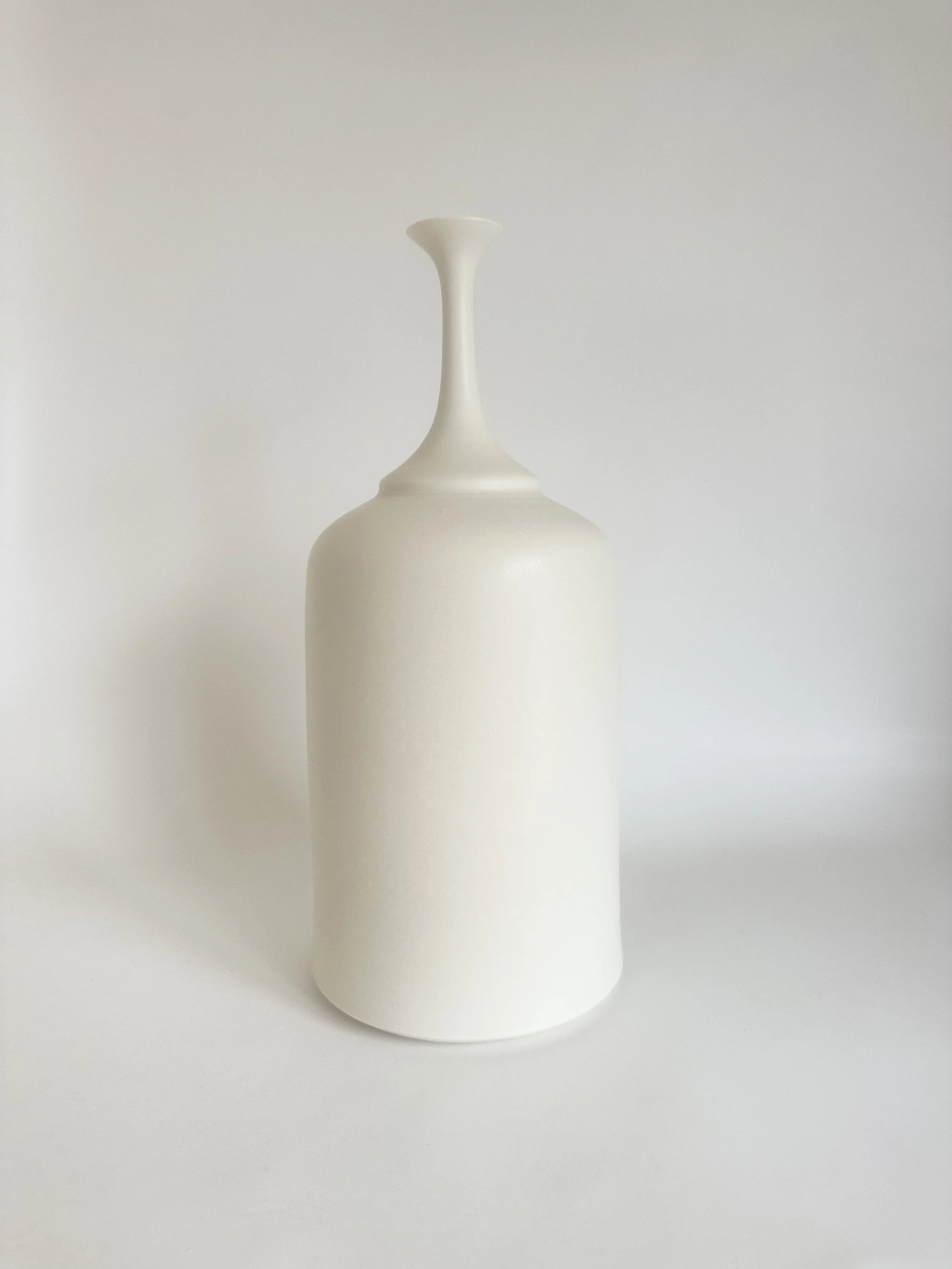 medium wide bottle eggshell cream (neck detail)