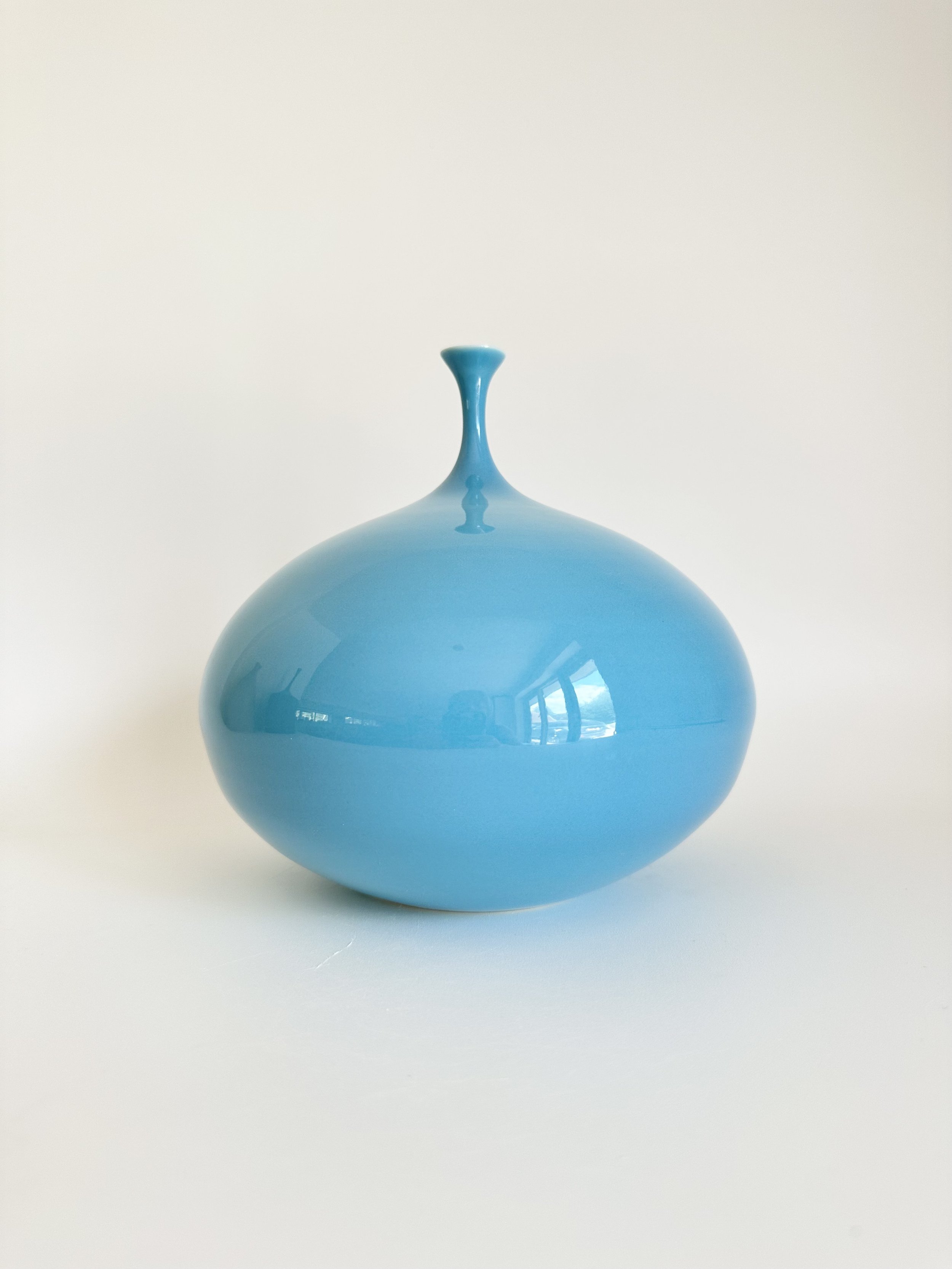 medium squat pod shiny turquoise