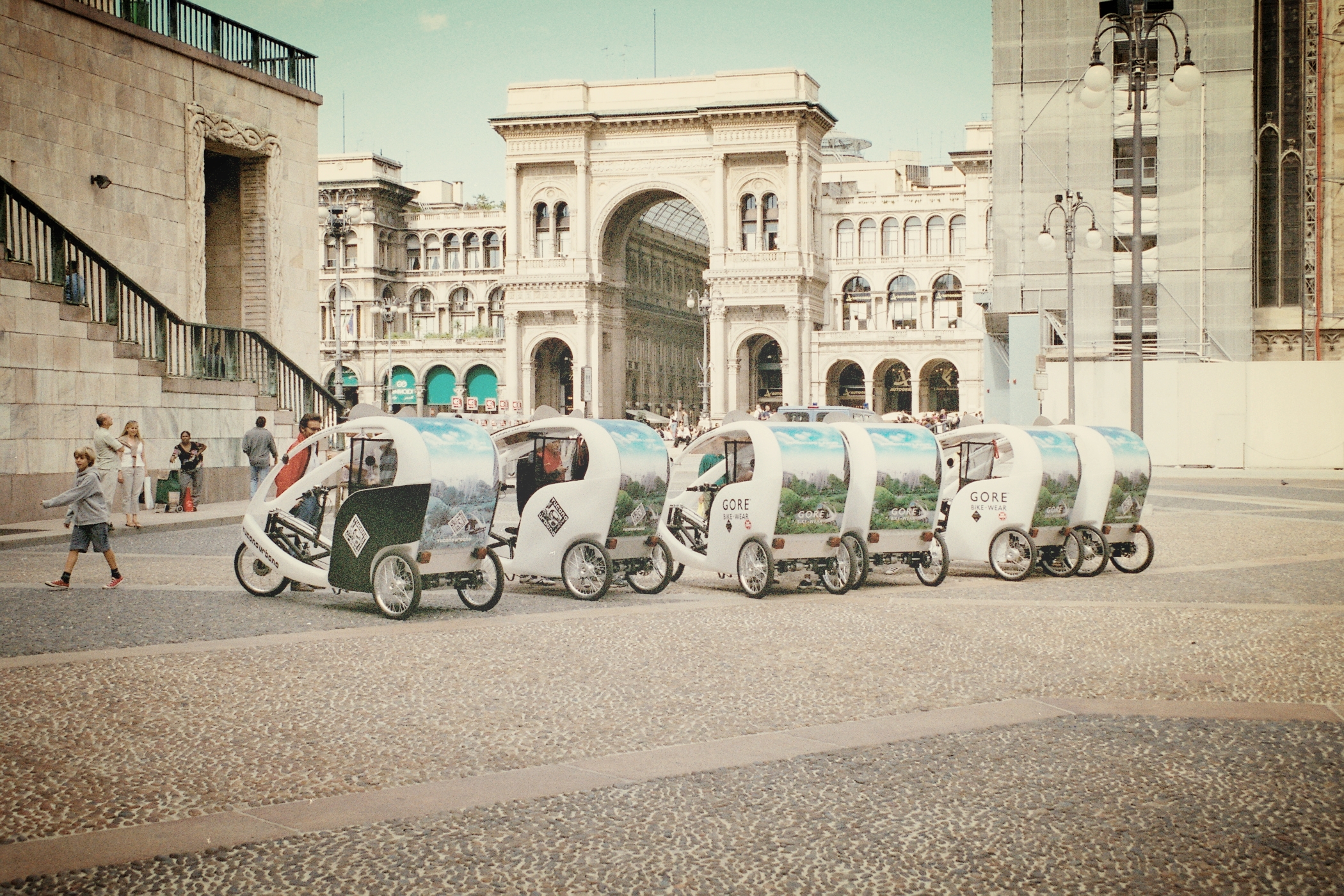 milan-goretexfleet-piazzaduomo_040928.jpg