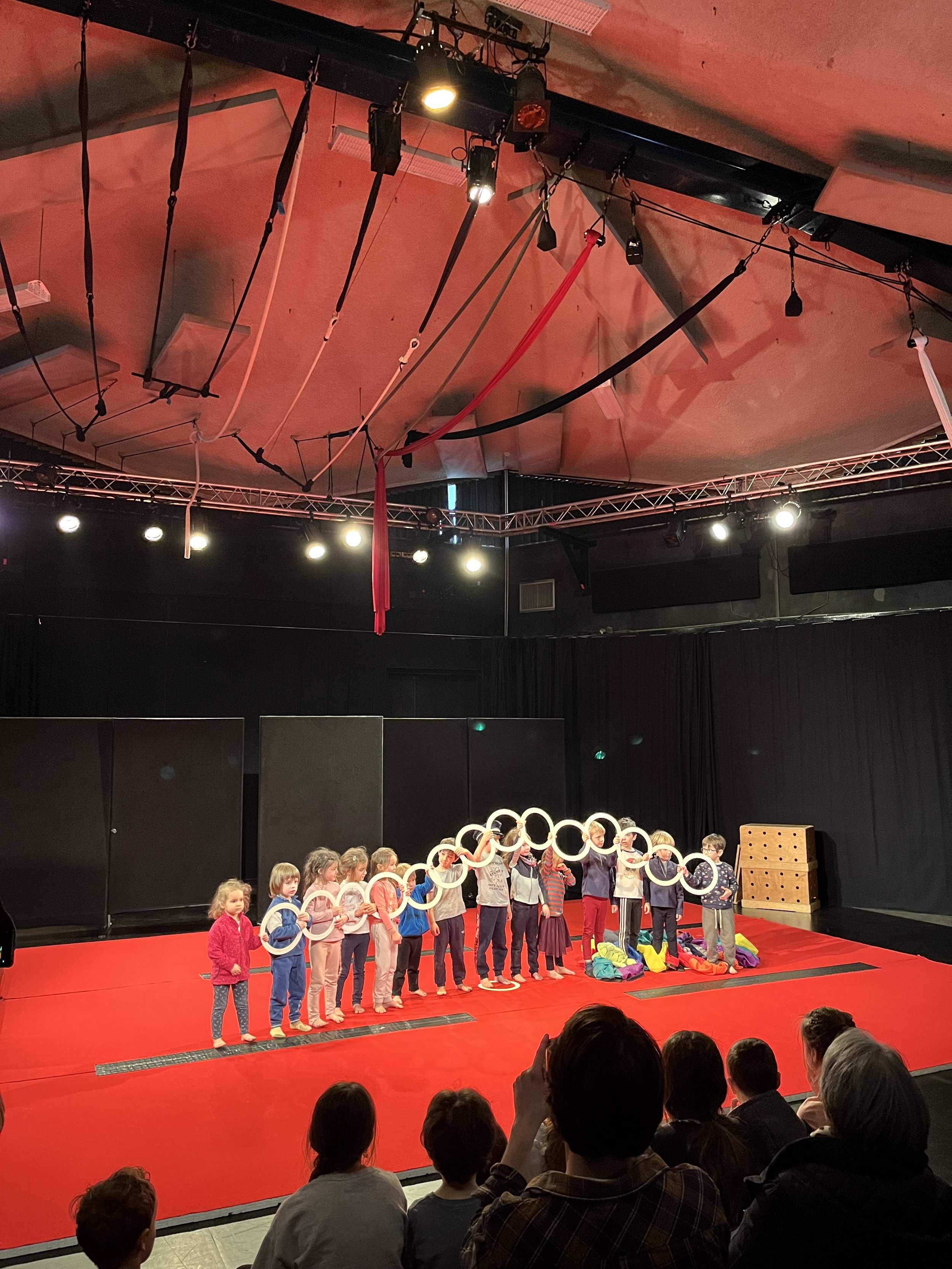 STAGES CIRQUE - VACANCES D'HIVER