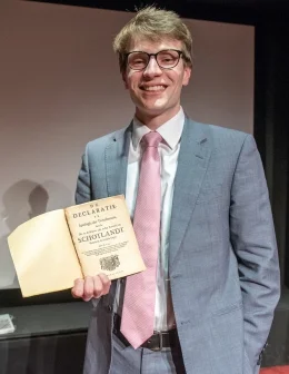 After the ceremony, with a 1685 pamphlet presented to me by the chair of the jury, professor Paul Hoftijzer