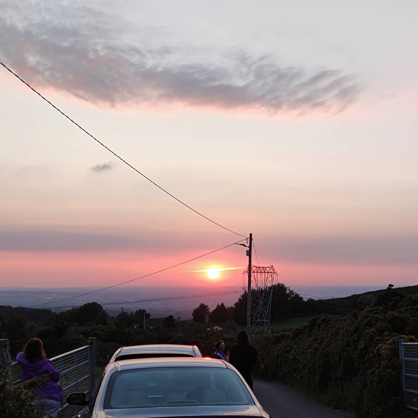 Summer solstice sunset 

#summersolstice #sunset #landscape #dublincity #dublinmountains