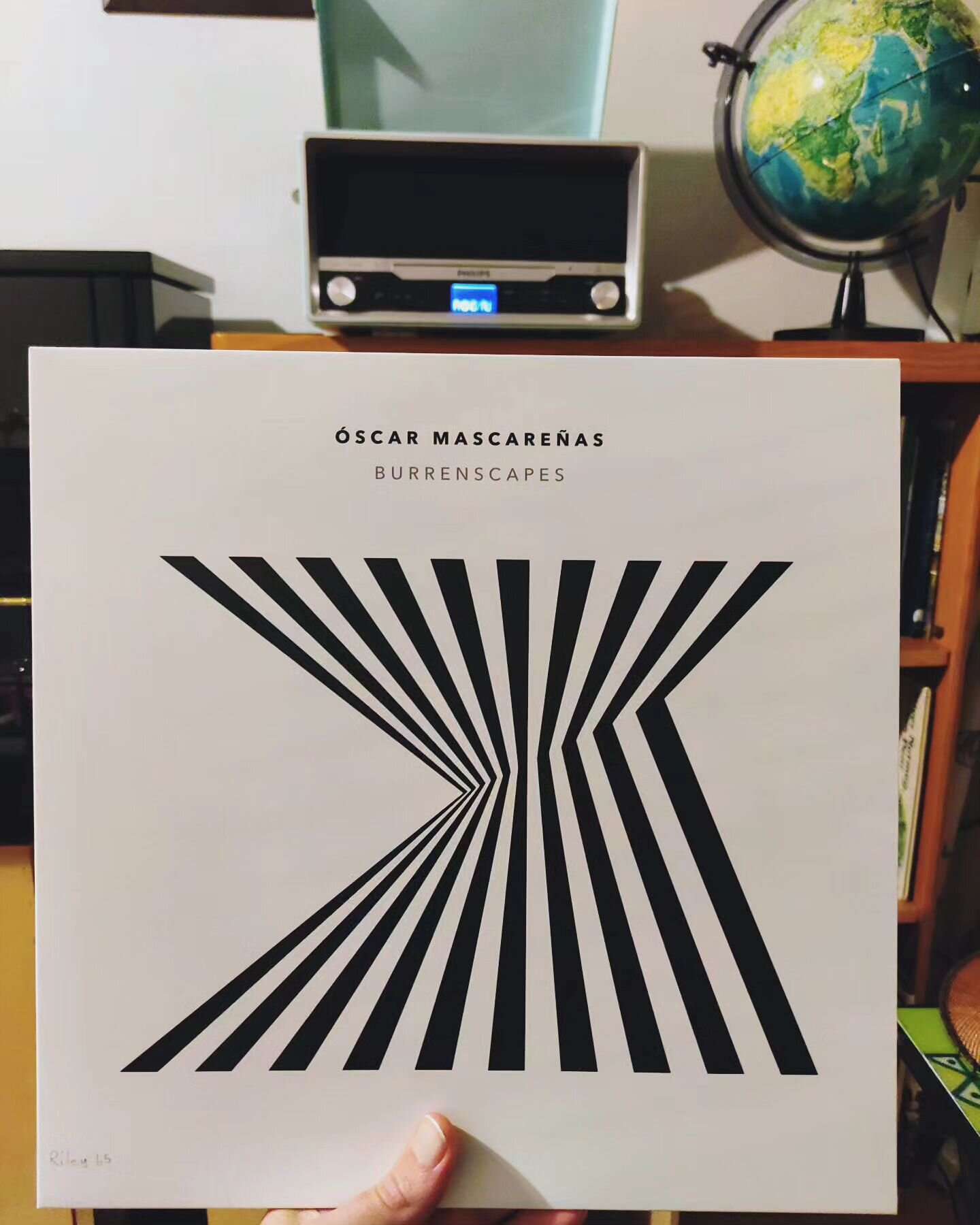 &Oacute;scar Mascare&ntilde;as released his
album Burrenscapes (@diatriberecords 2022) with a stunning performance at @newmusicdublin last year. 

It features the sounds of birds, lakes
and the Atlantic ocean recorded in the Burren region in Co. Cl